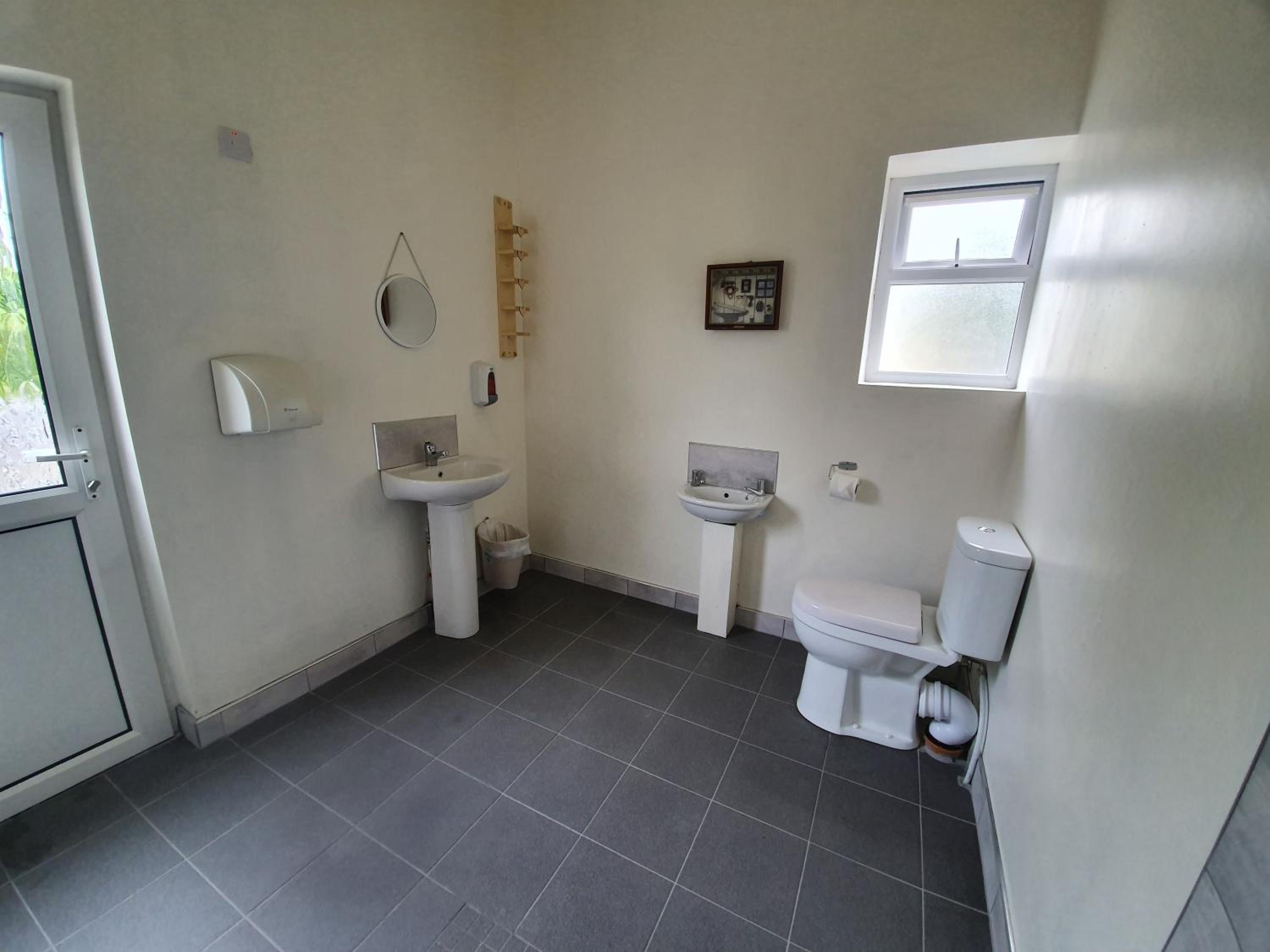 Double Room with Lake View - Photo 7