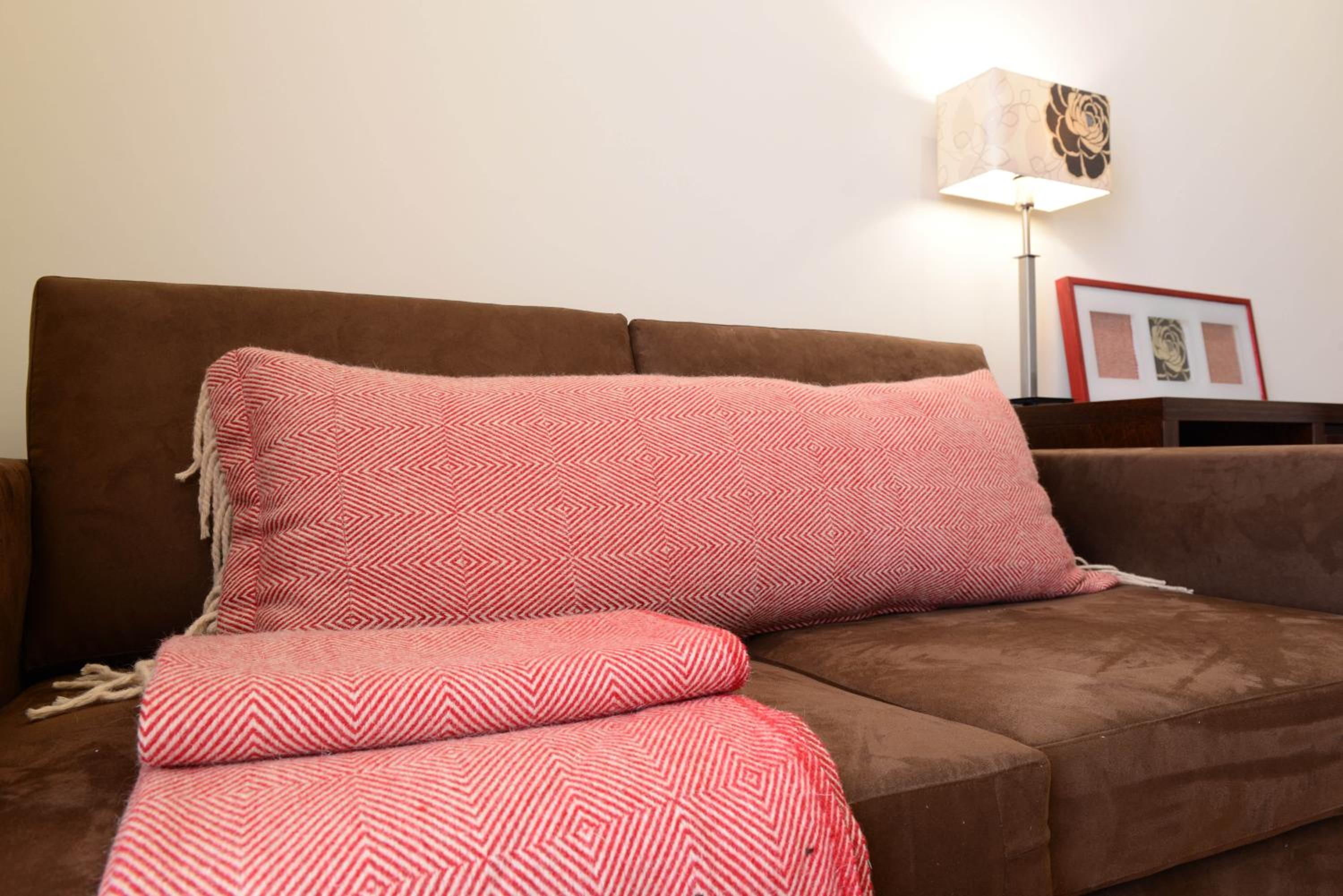 Deluxe Suite - Photo 6