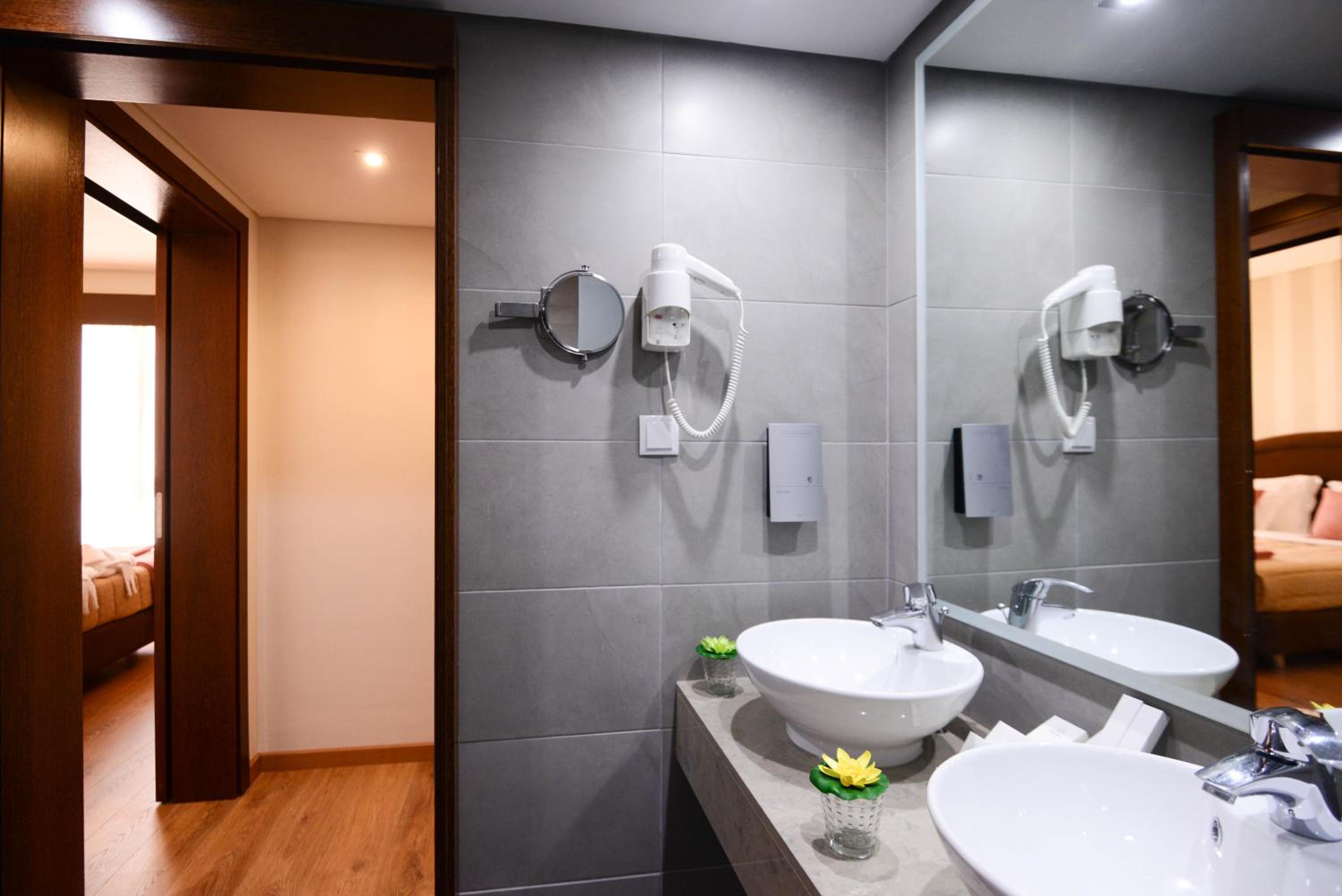 Deluxe Suite - Photo 3