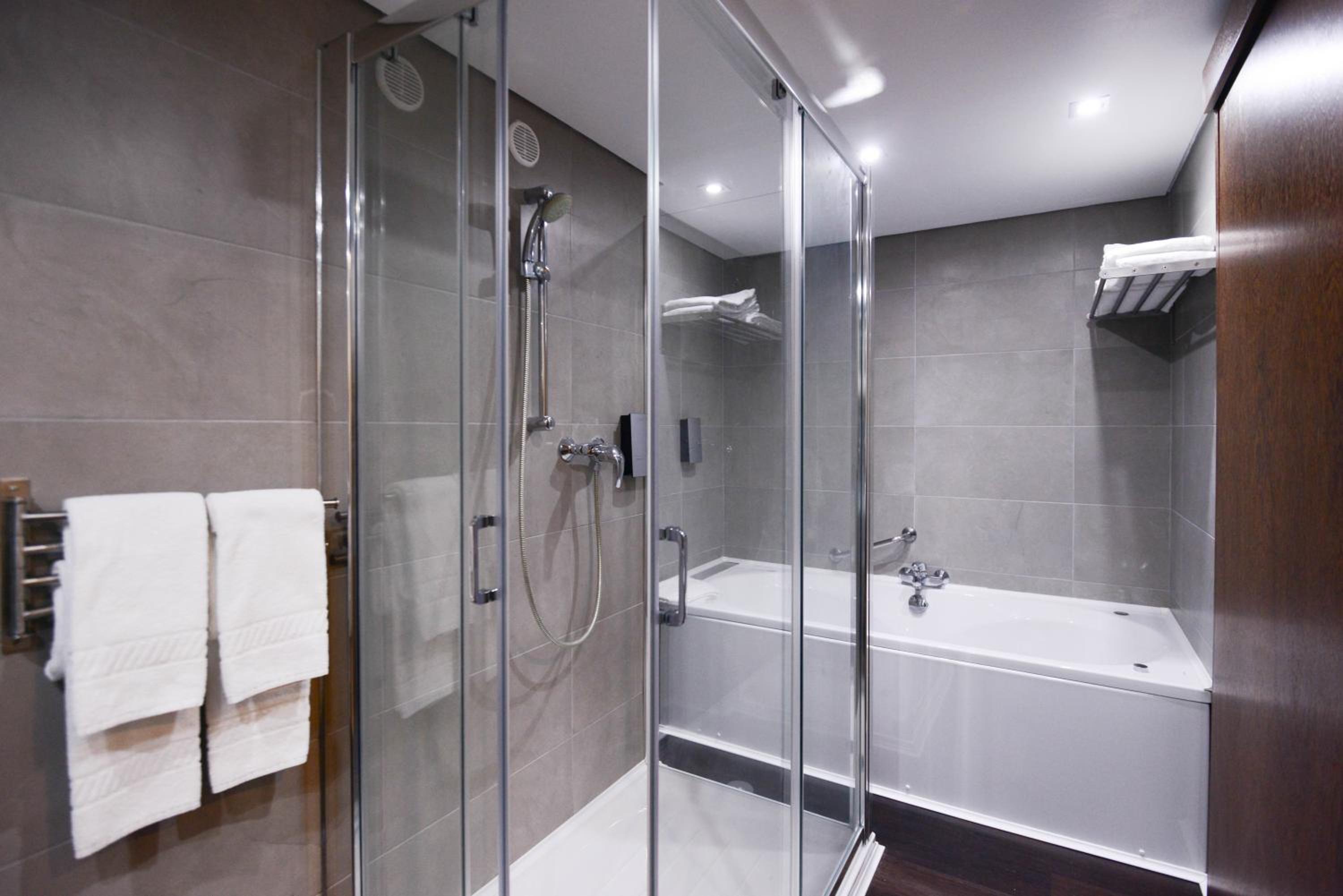 Deluxe Suite - Photo 7