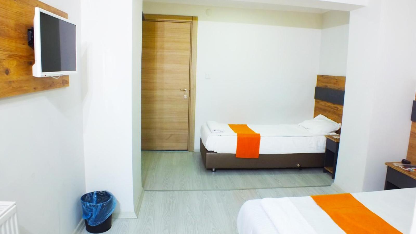 Budget Double Room - Photo 3
