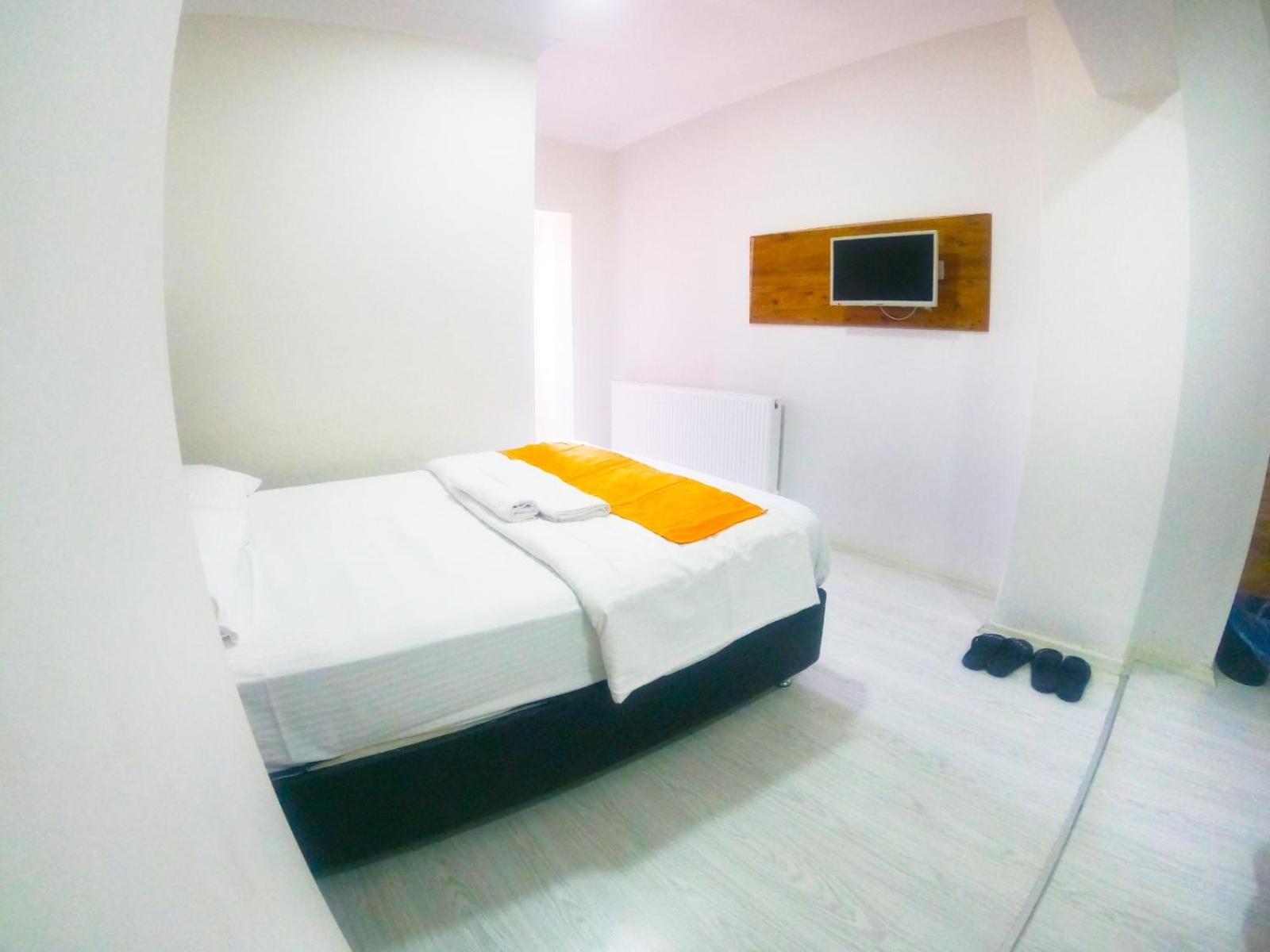 Budget Double Room - Photo 4