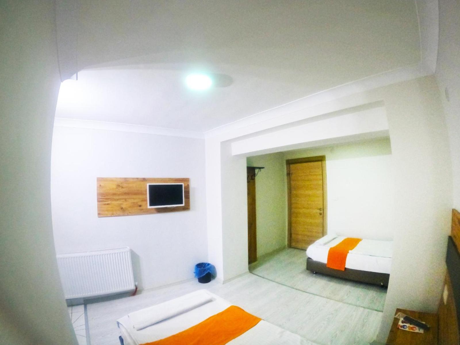 Triple Room with Bathroom - Photo 12