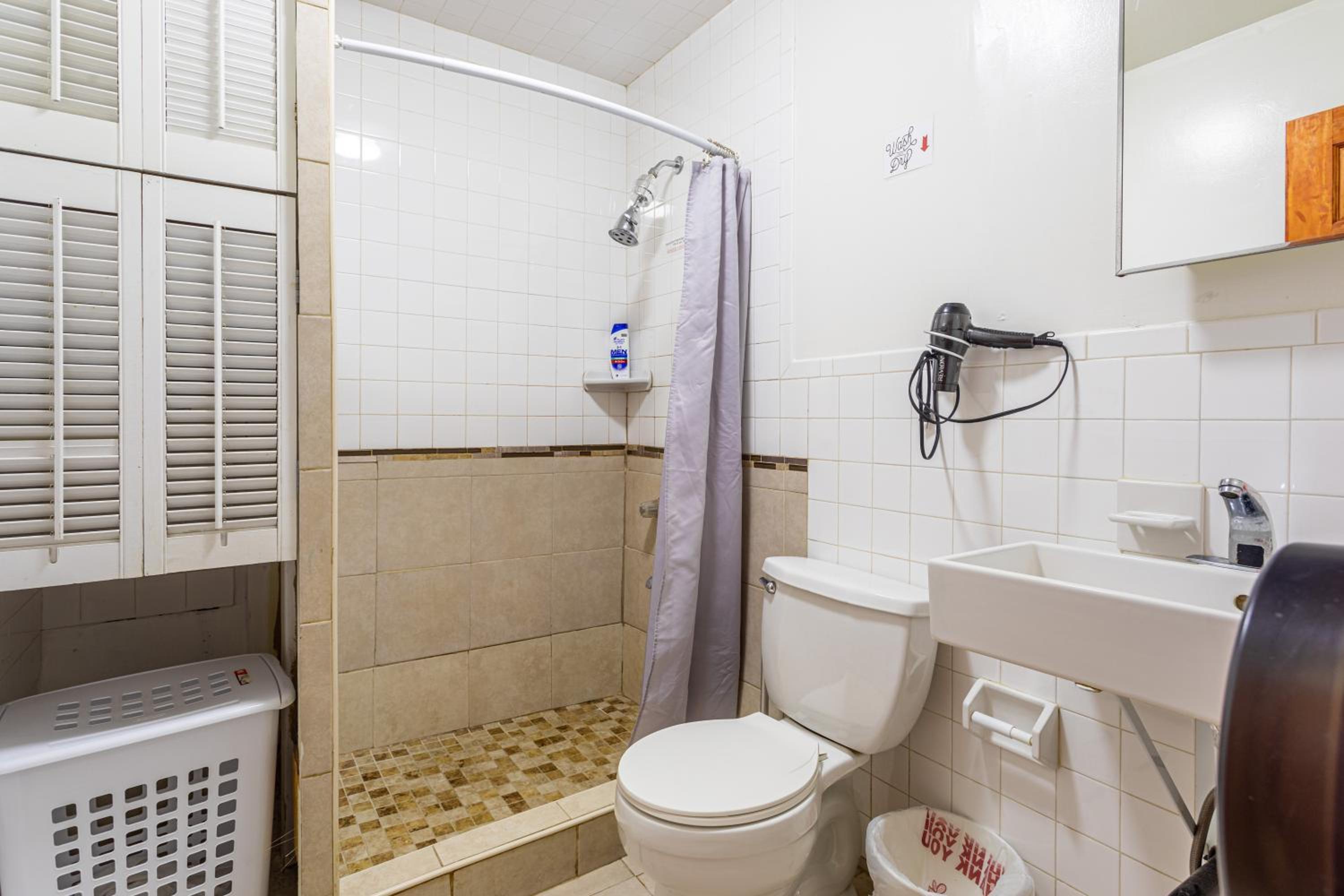 Double Room with Shared Bathroom photo 2