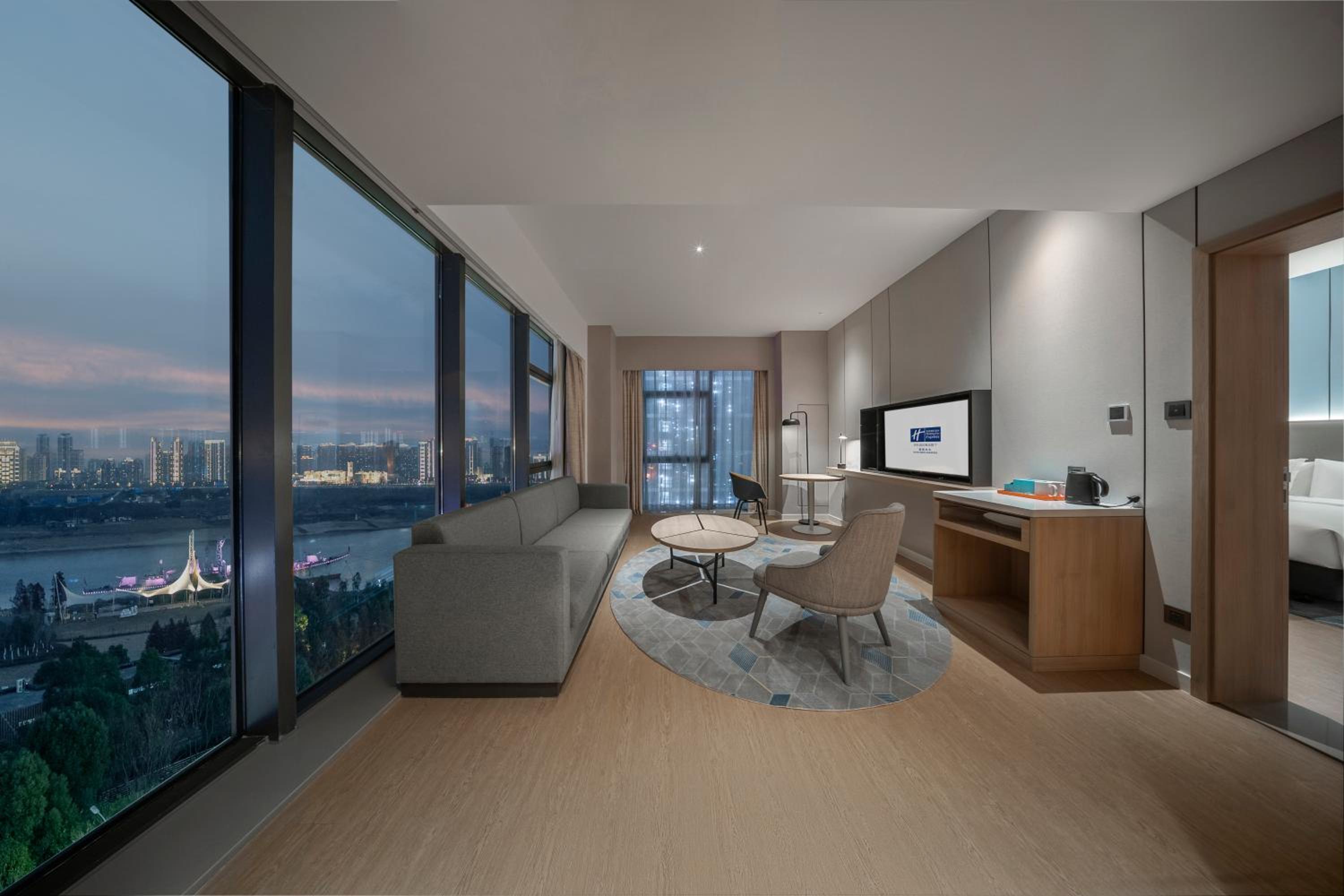 One-Bedroom Suite with River View - Photo 1