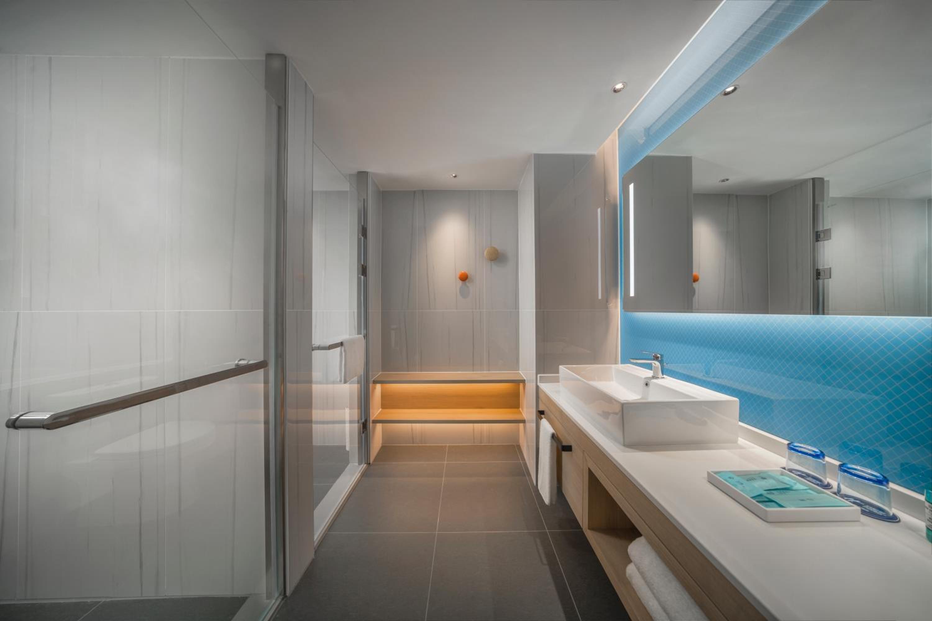 One-Bedroom Suite with River View - Photo 4