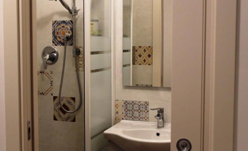 Twin Room with Private Bathroom photo 3