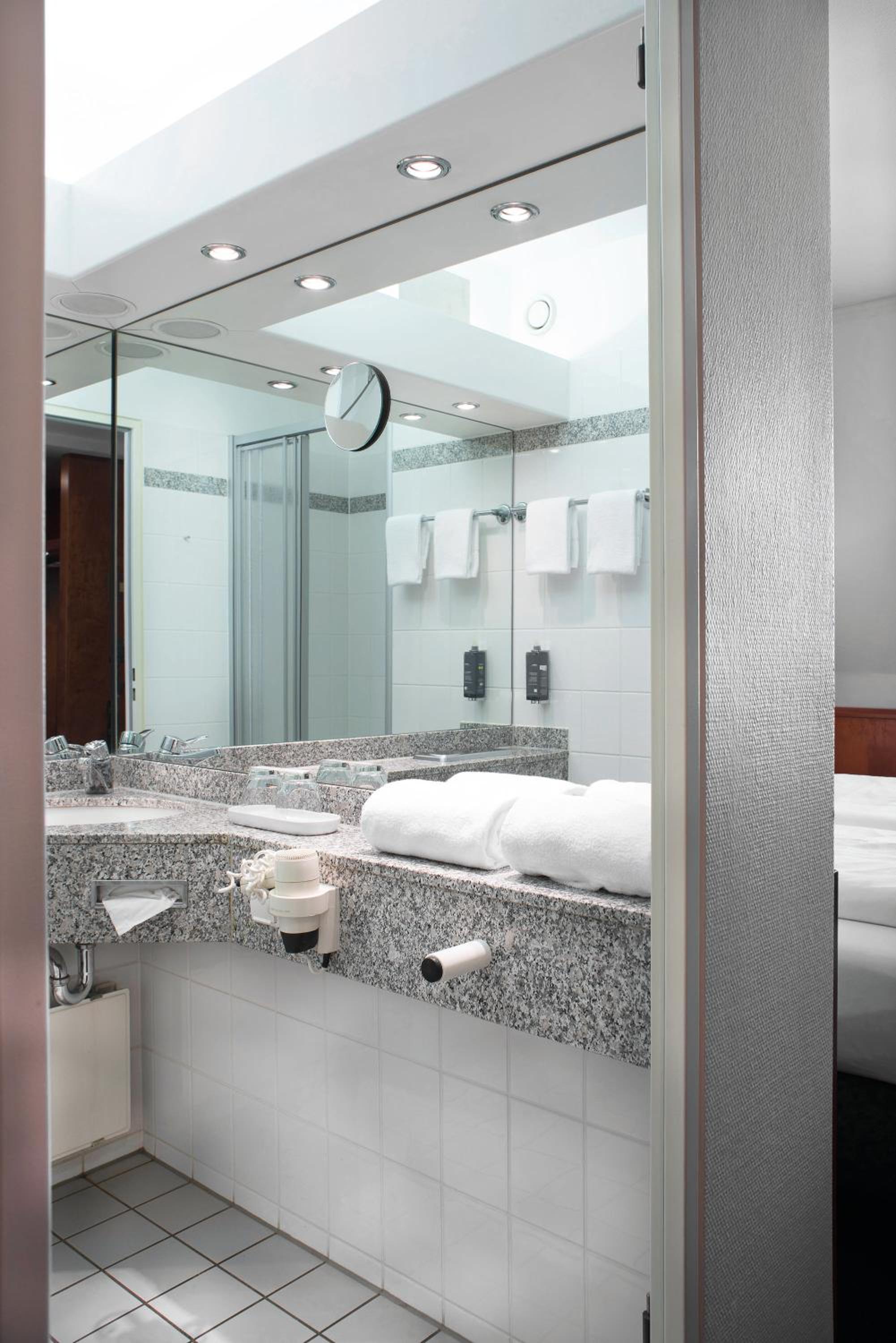 Suite - Photo 4