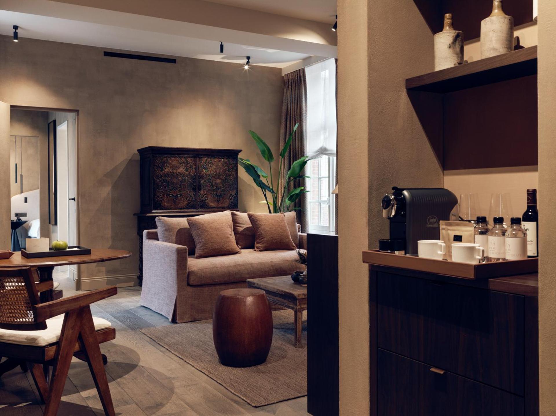 Suite - Photo 7