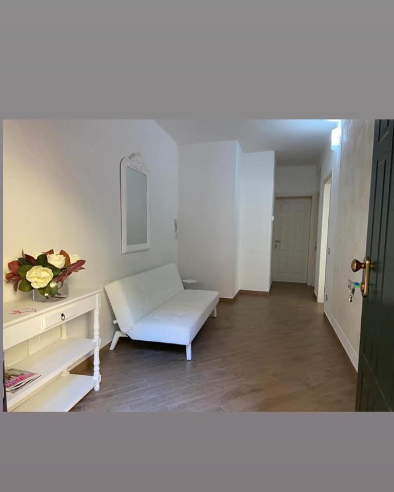 Twin Room with Private Bathroom photo 2