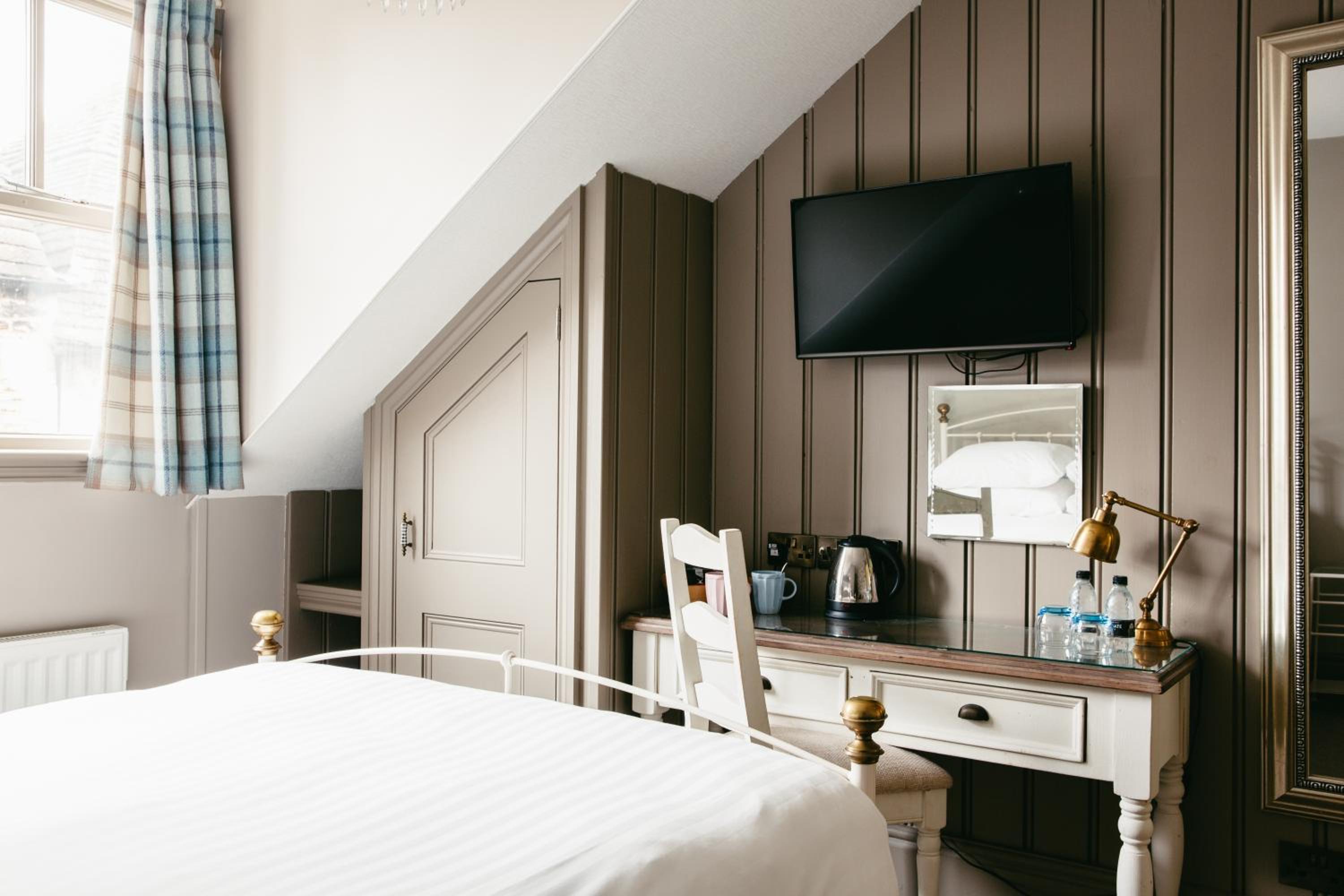 Cozy Double Room - Photo 4