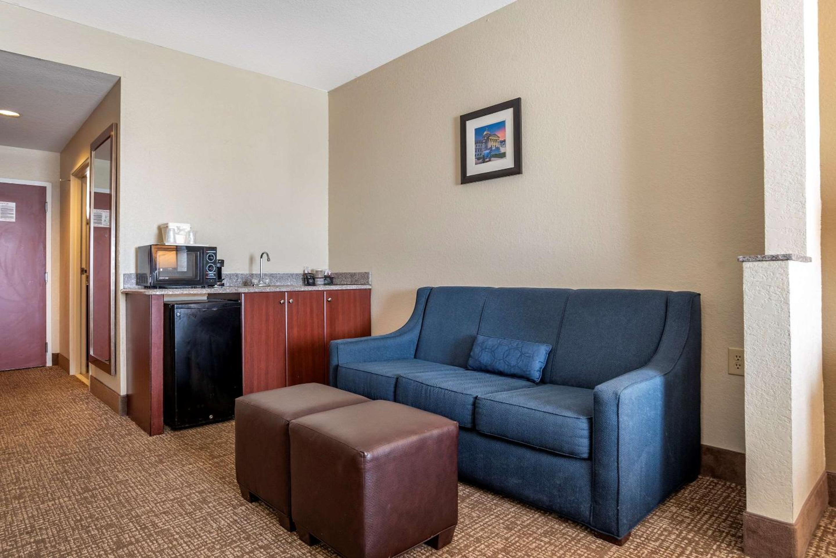 King Suite - Non-Smoking photo 1