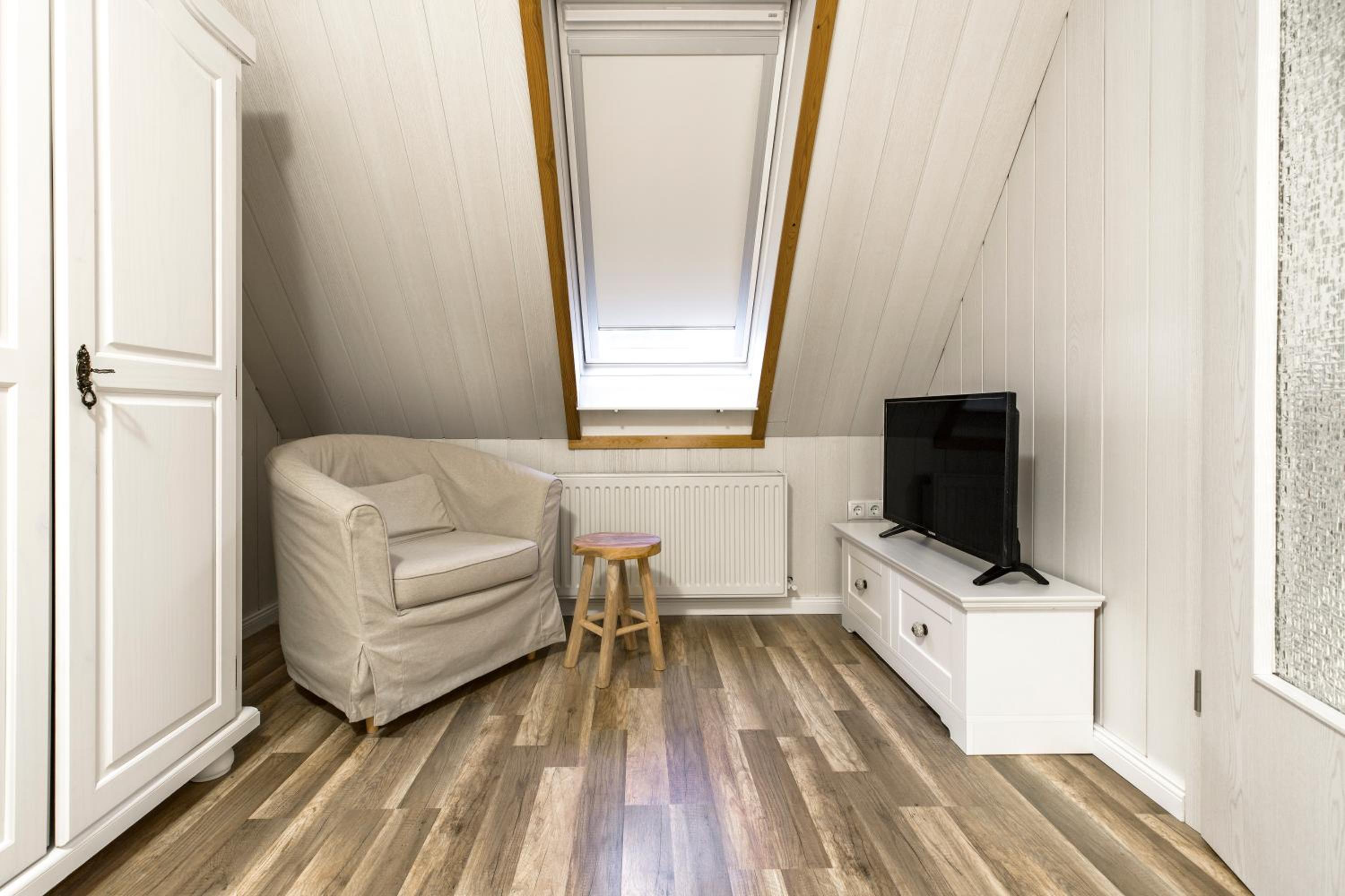 Three-Bedroom House photo 3