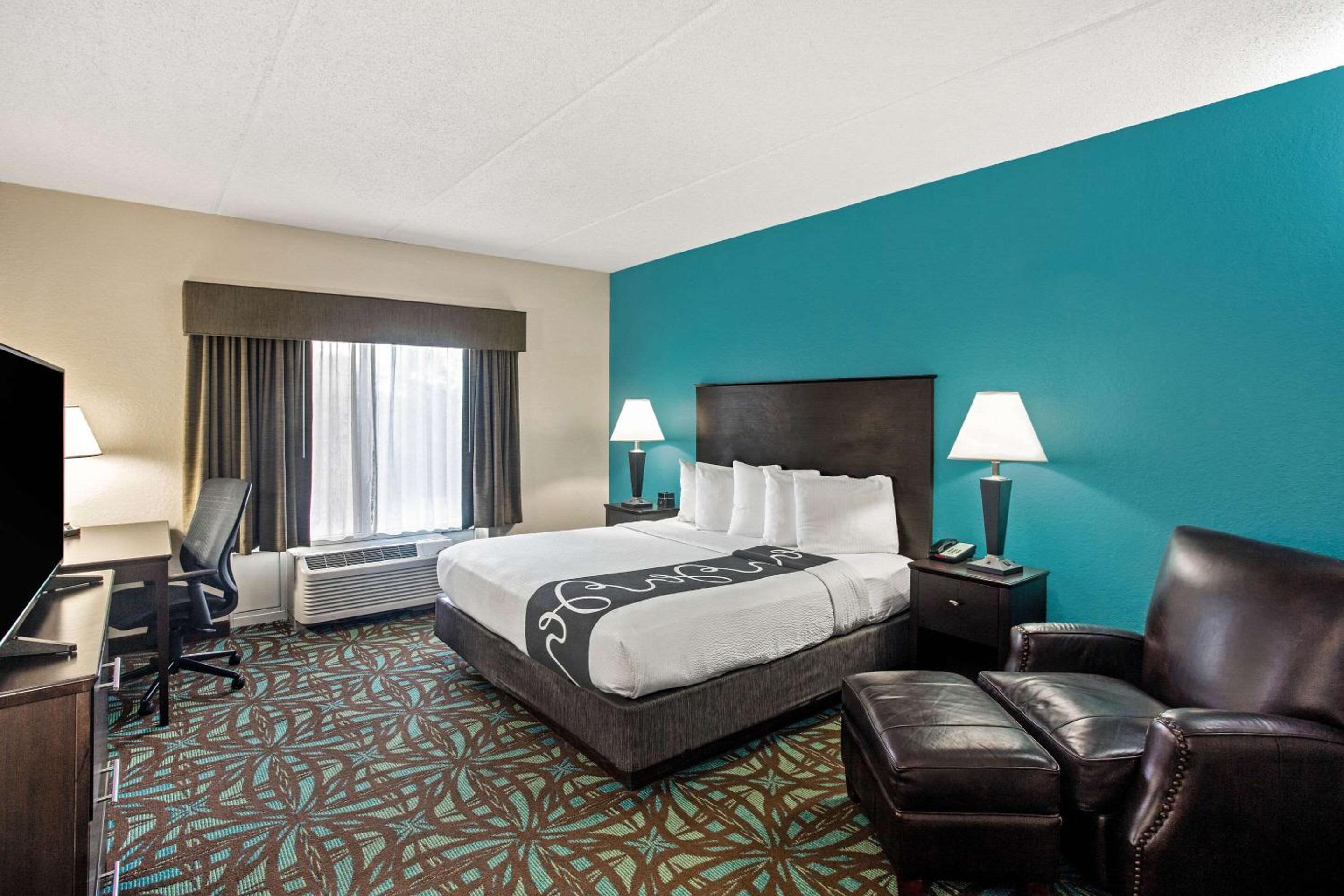 Standard King Room - Non Smoking - Photo 1