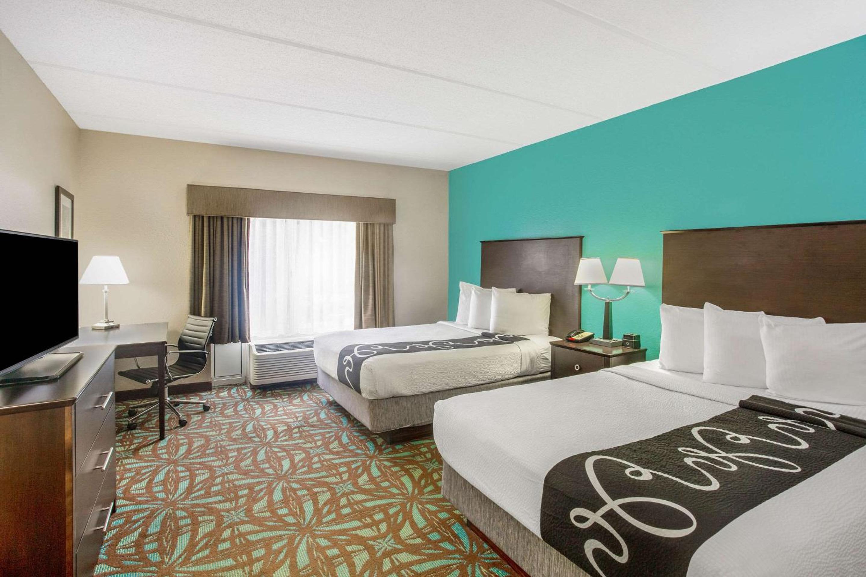 Standard Queen Room with Two Queen Beds - Non Smoking  - Photo 5
