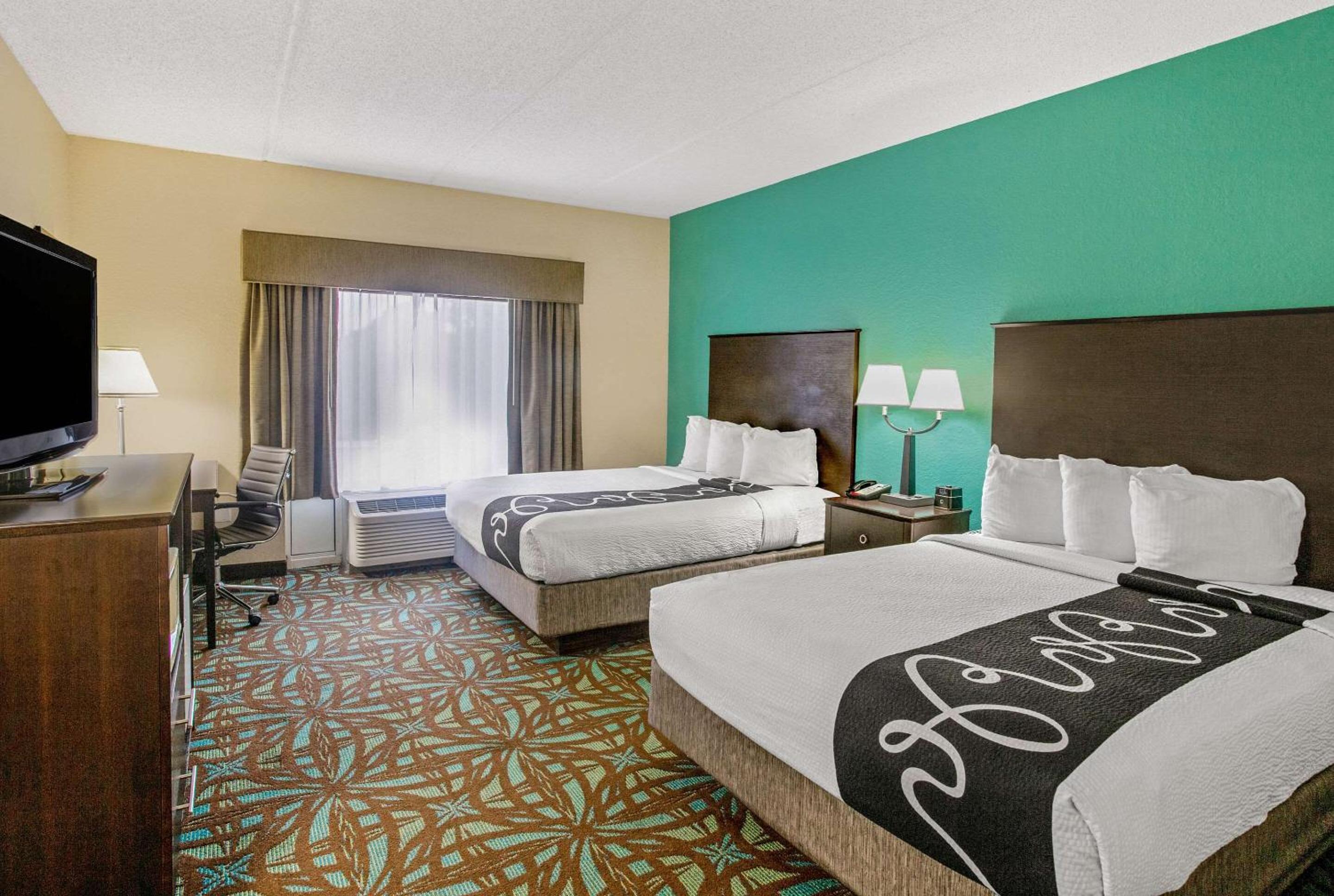 Standard Queen Room with Two Queen Beds - Non Smoking  - Photo 2