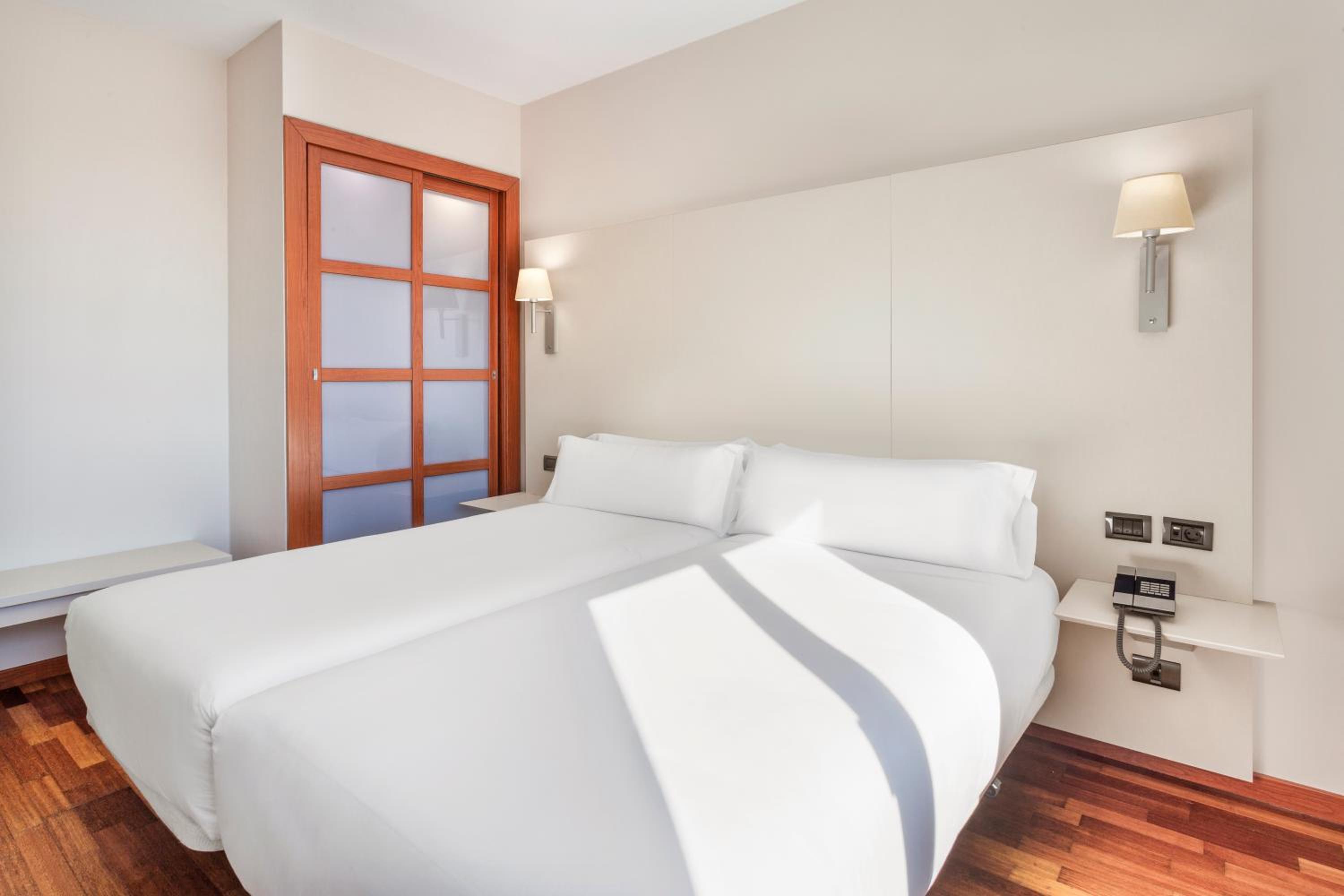 Twin Room - Photo 4