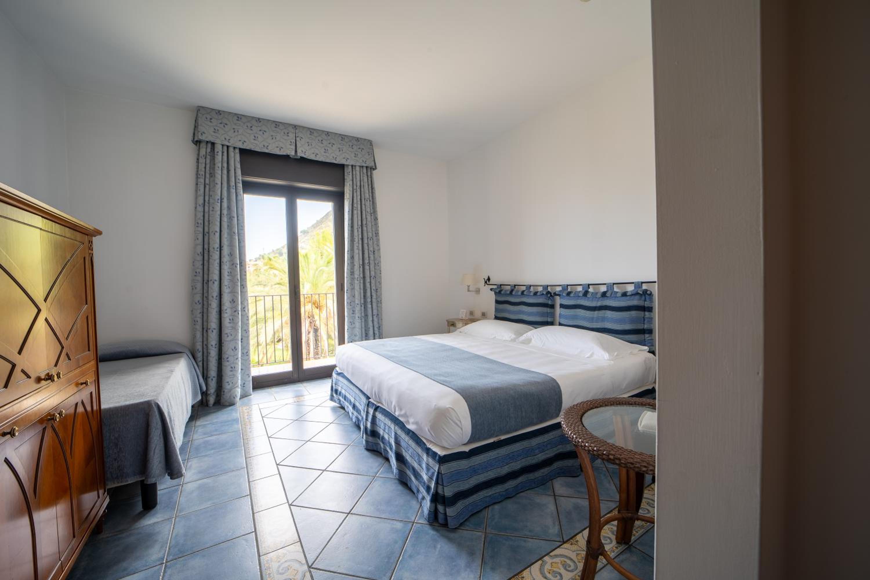 Deluxe Triple Room with Partial Sea View