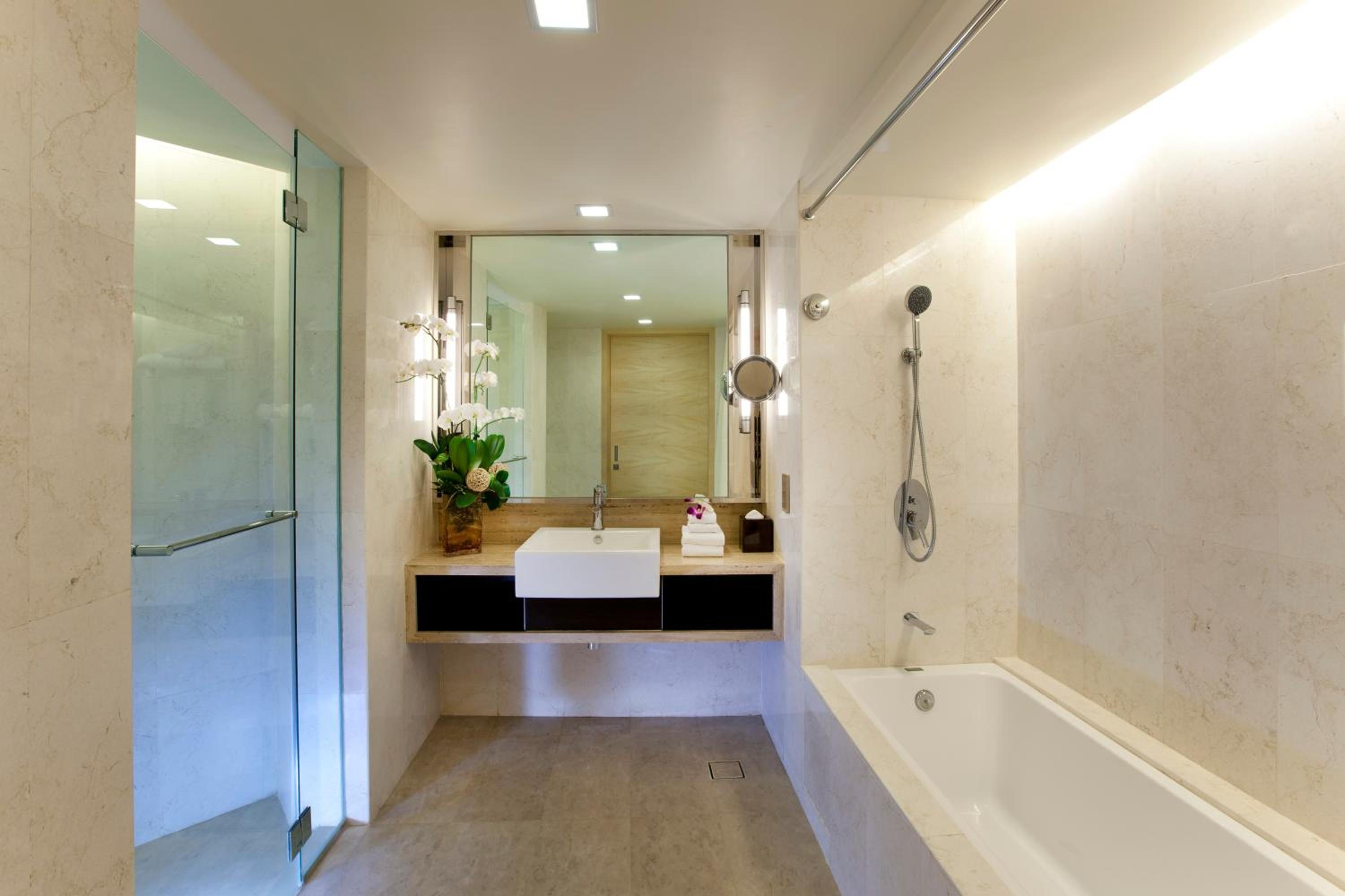 Executive Suite - Photo 5