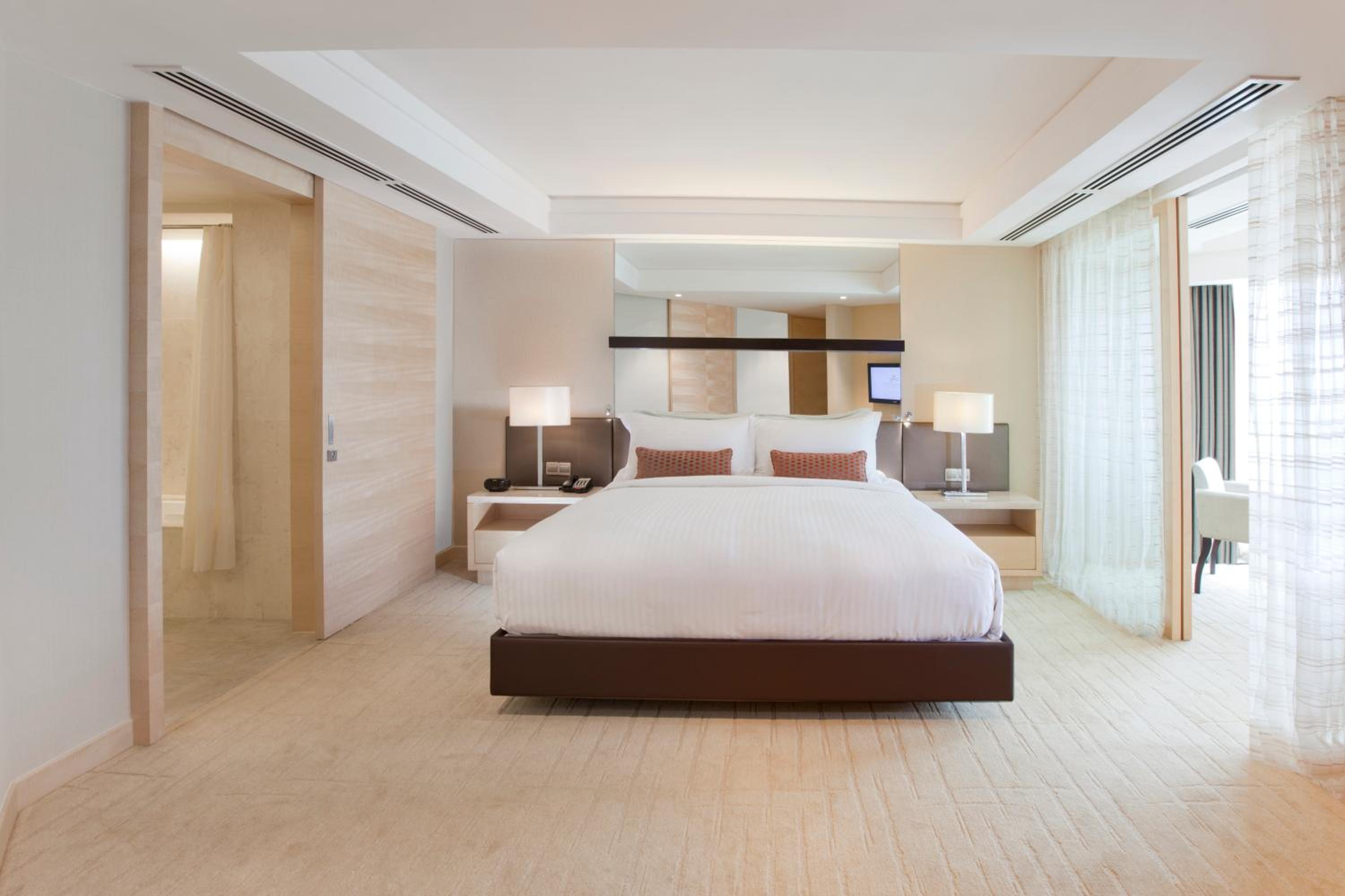 Executive Suite - Photo 7