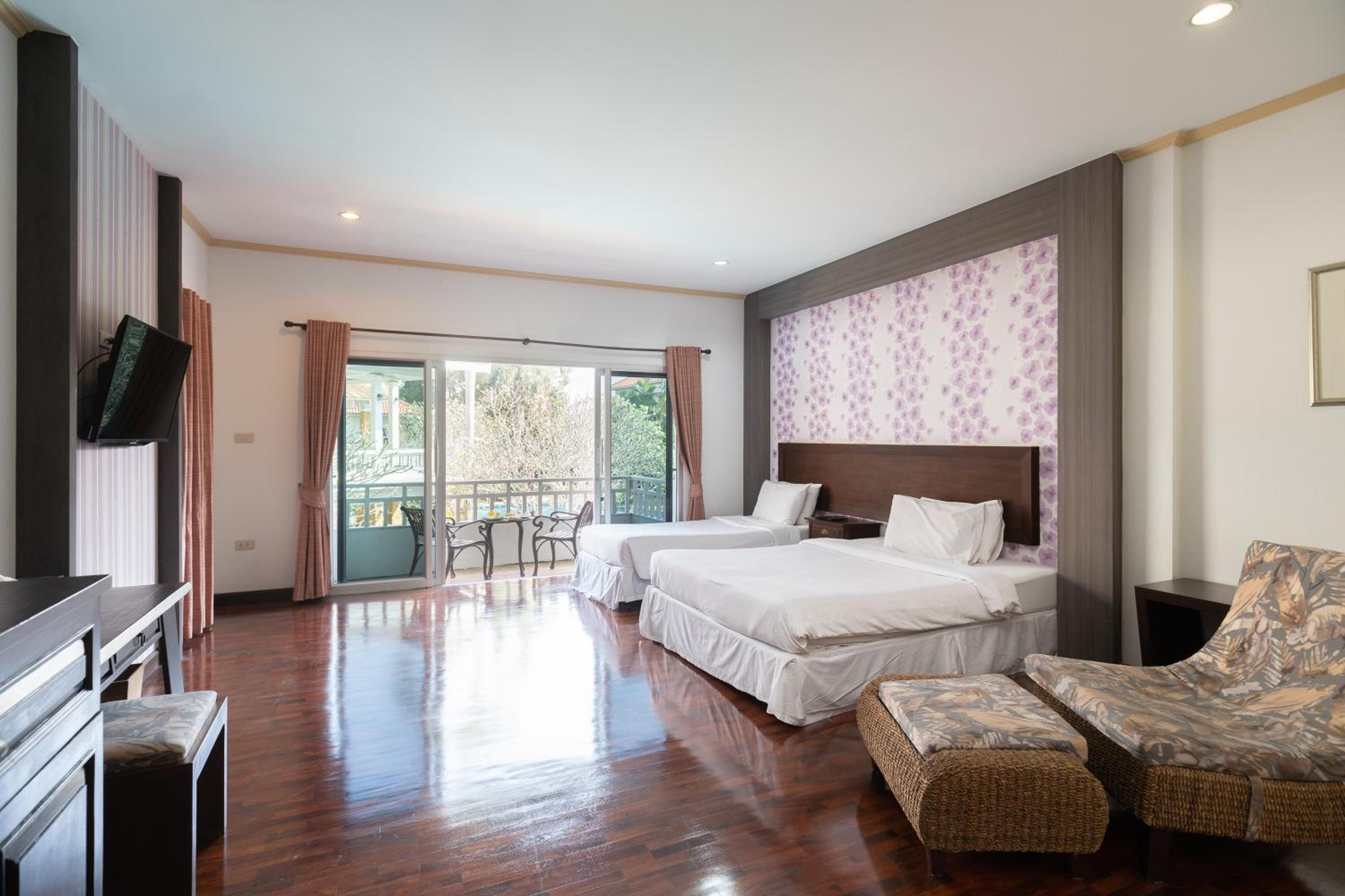 Deluxe Double or Twin Room with Pool View