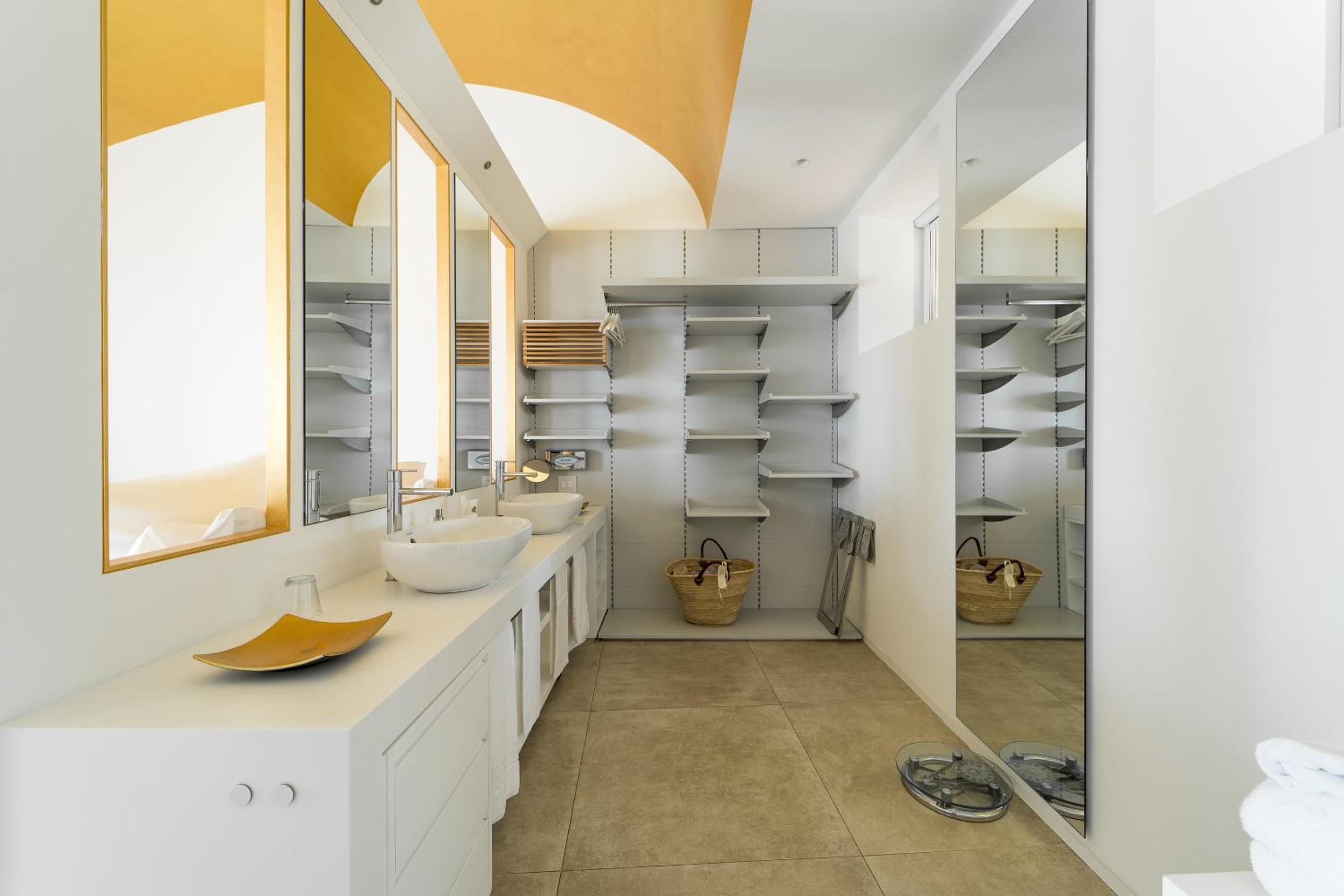 Suite (2 Adults + 2 Children) photo 2