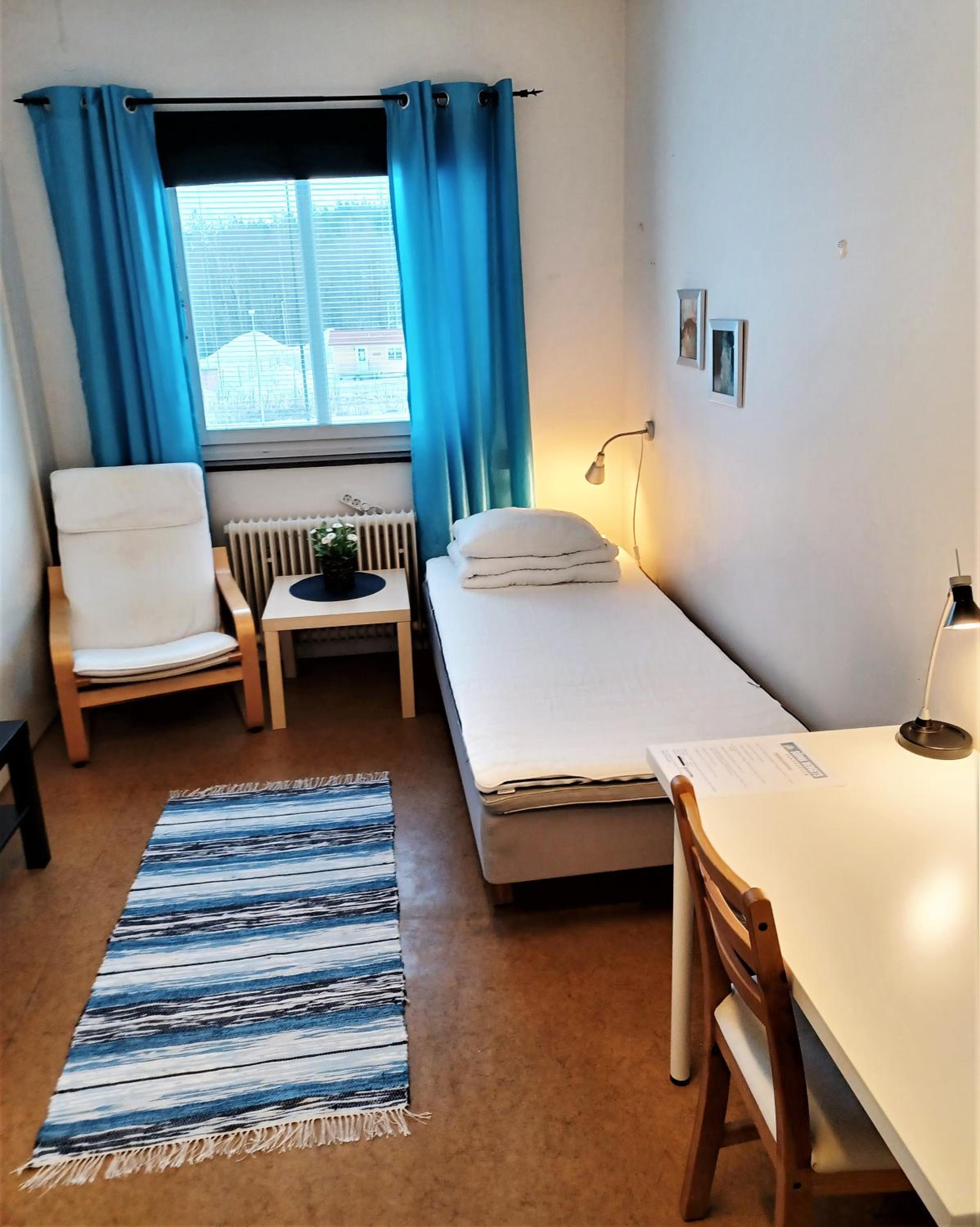 Single Room with Shared Shower and Toilet photo 1