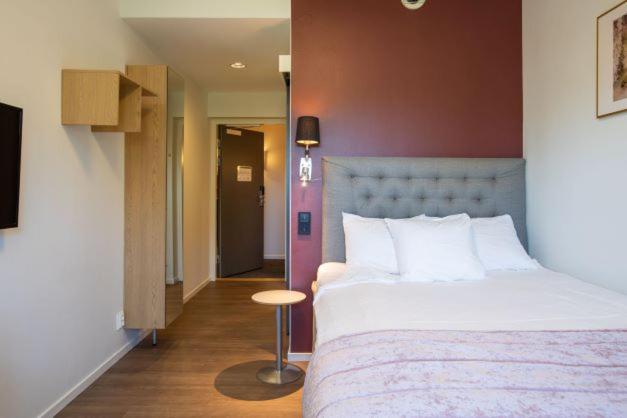 Standard Single Room with Single Bed - Non-Smoking photo 2