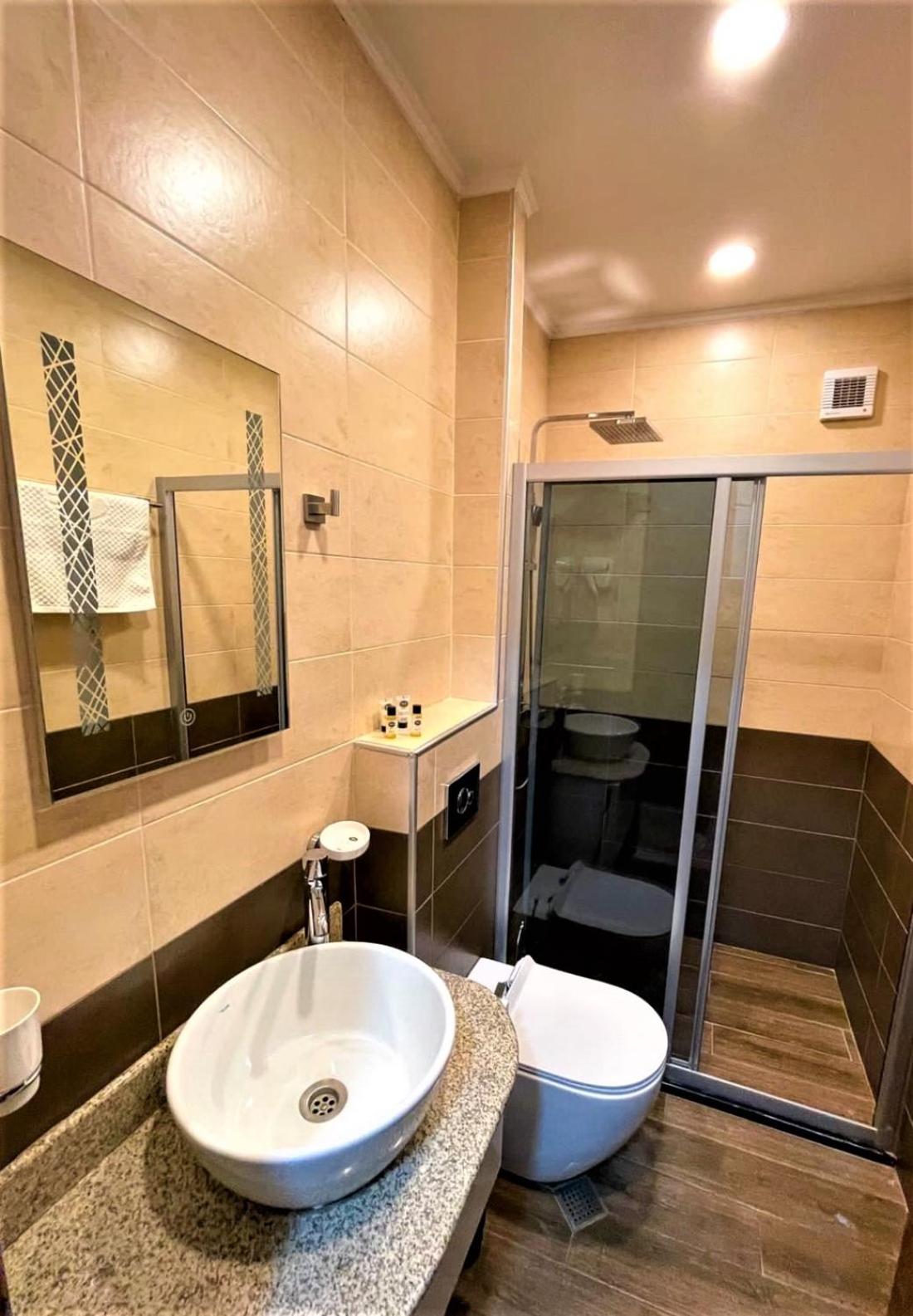 Twin Room with City View photo 2