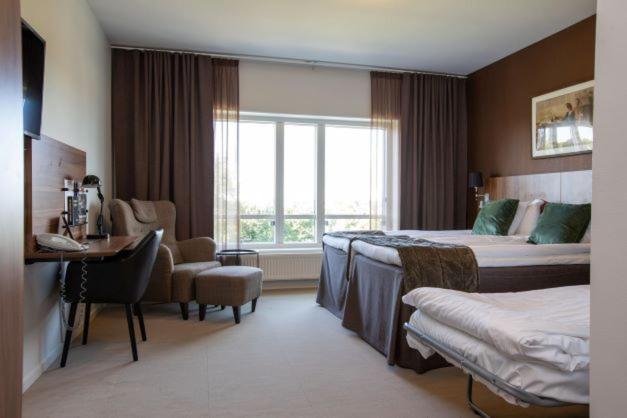Standard Triple Room with Two Single Beds - Non-Smoking - Photo 1