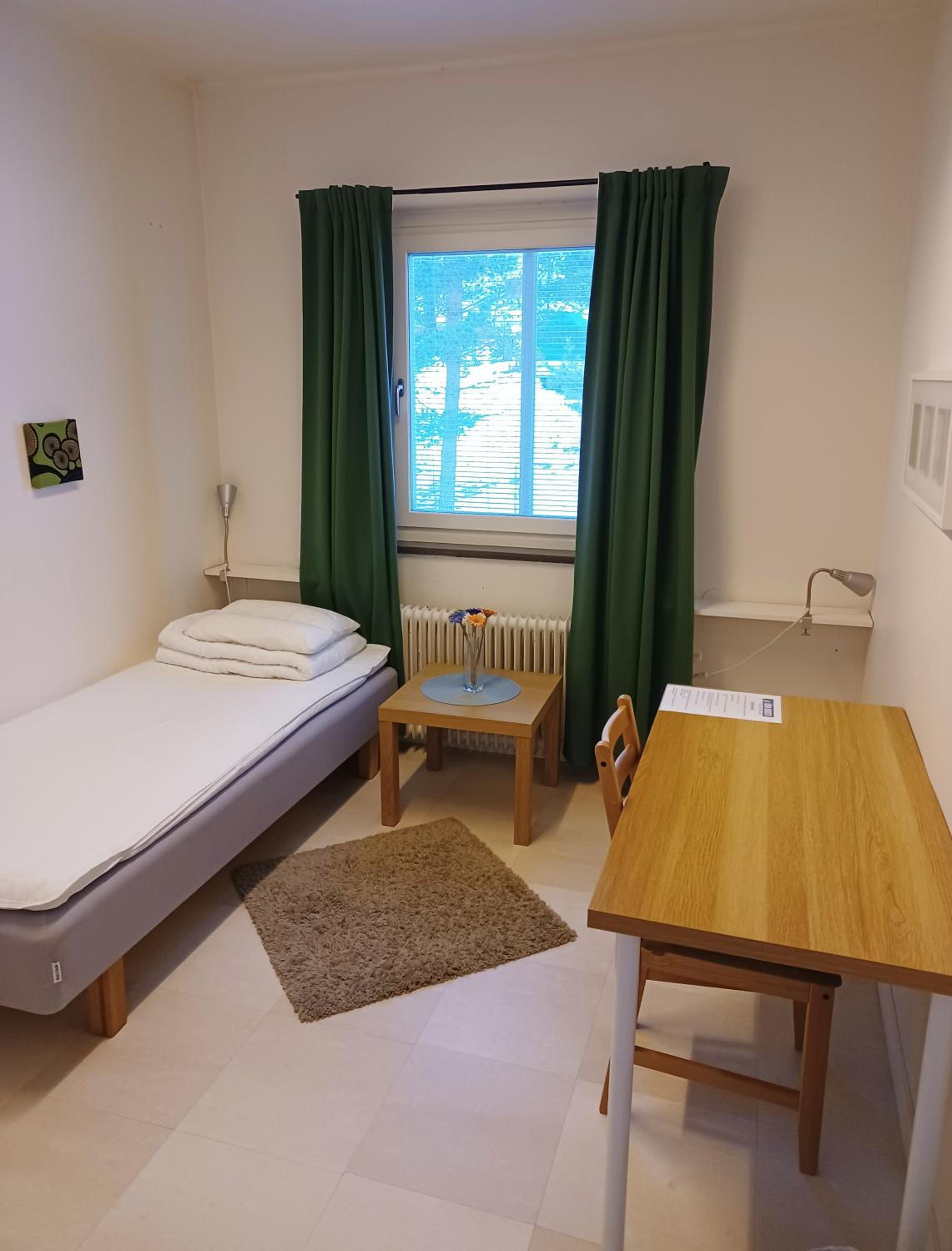 Single Room with Shared Shower and Toilet photo 2