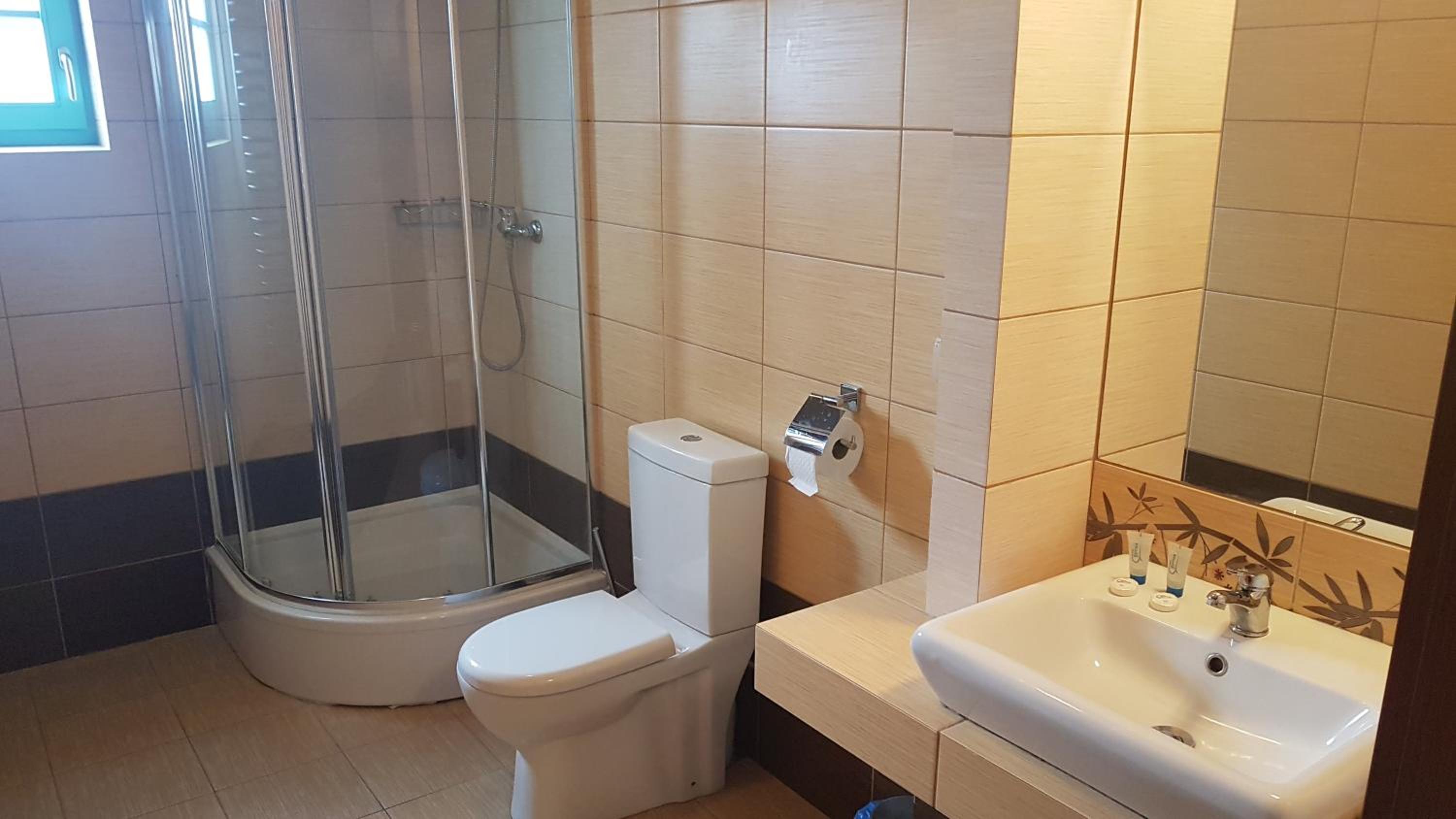 Double or Twin Room - Photo 6