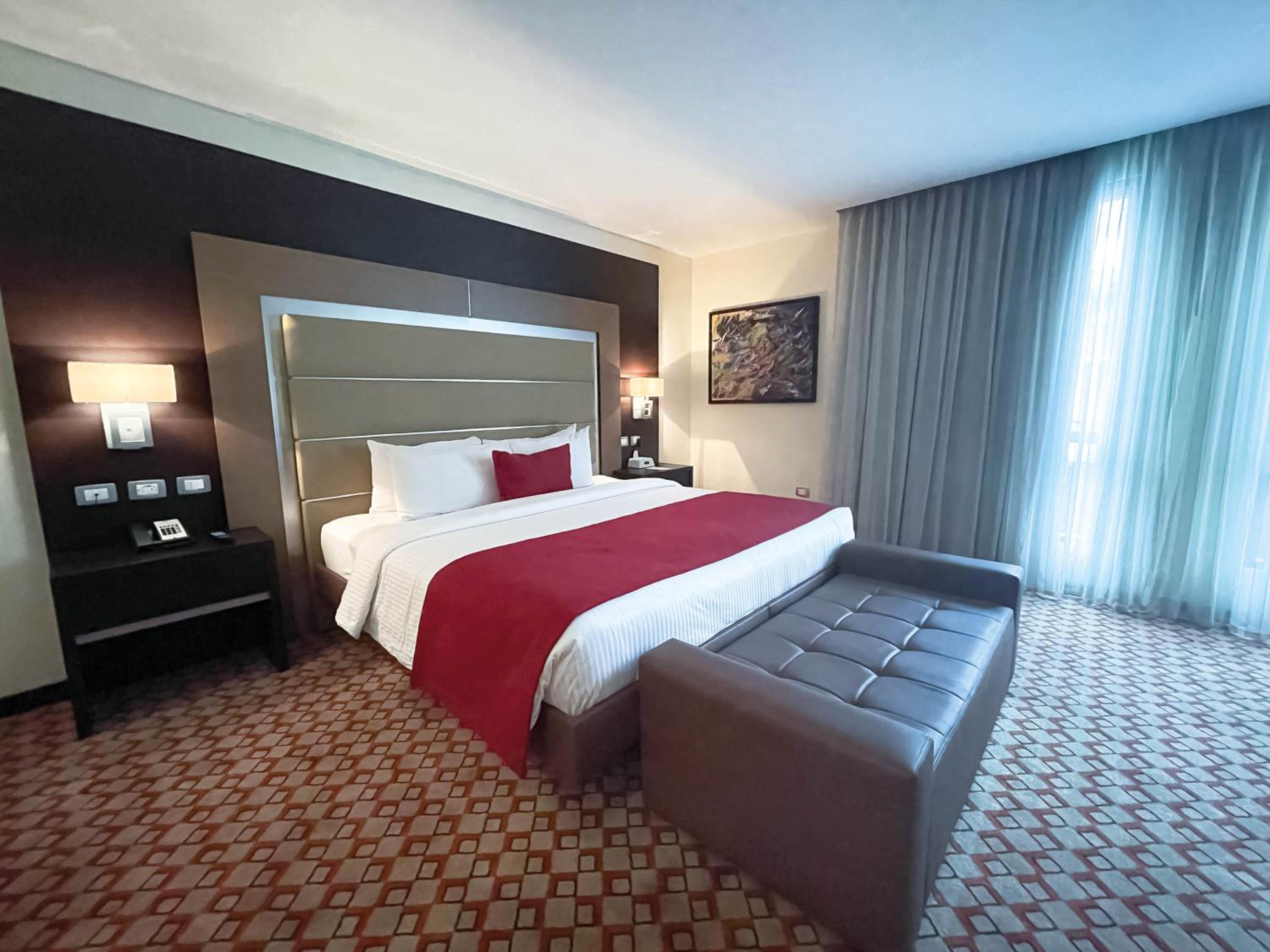 Deluxe King Room photo 3