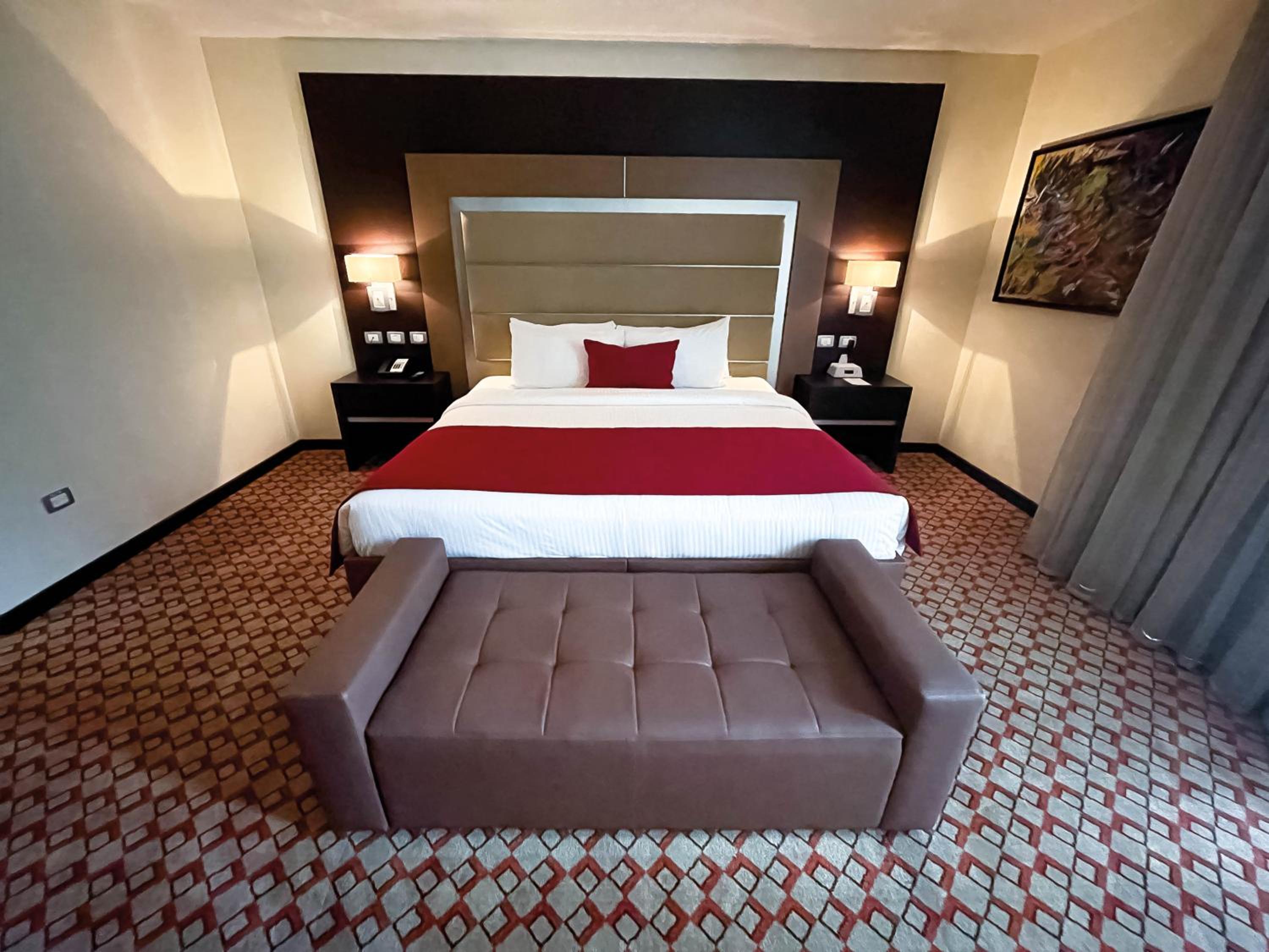 Deluxe King Room photo 2