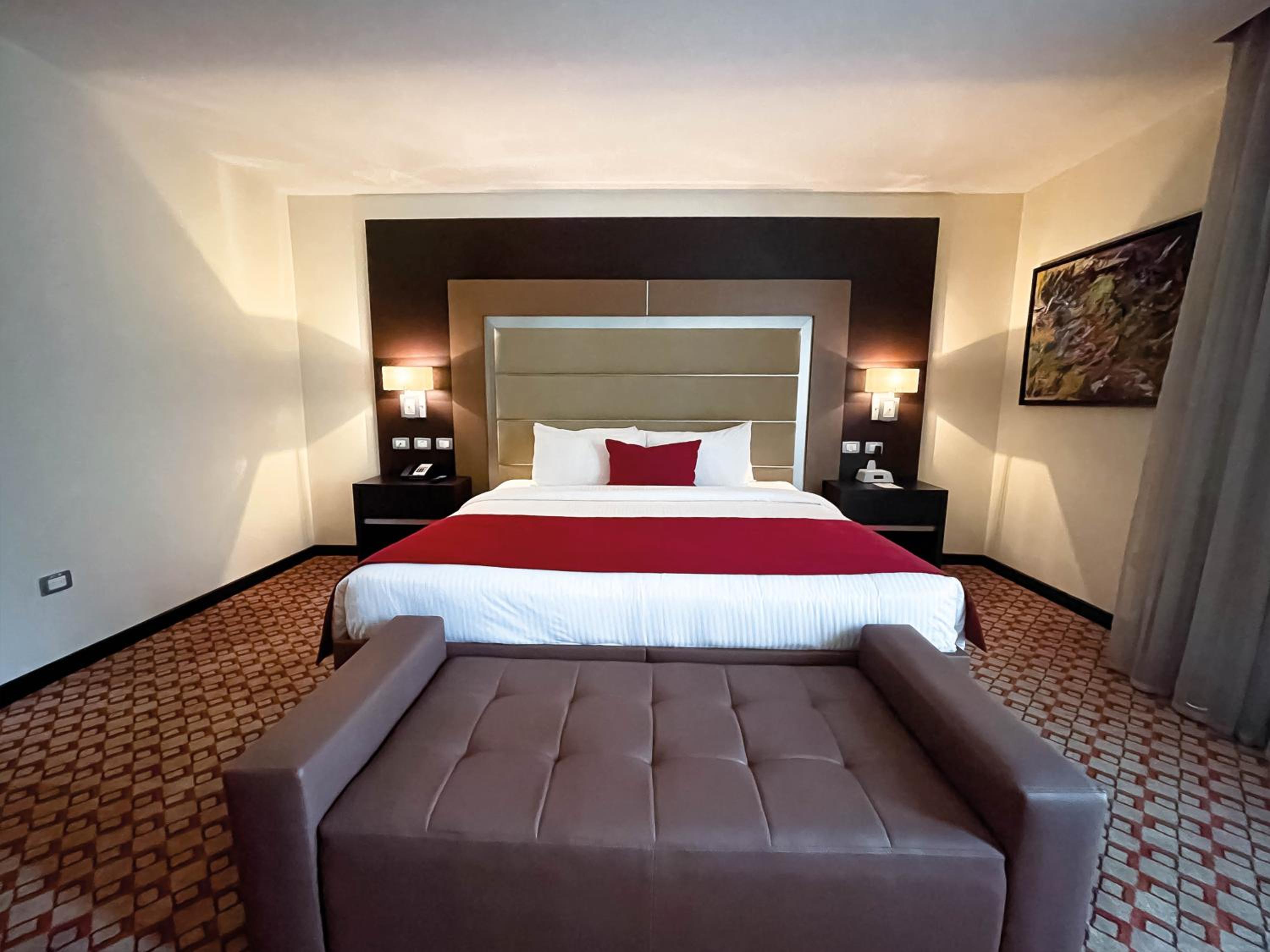 Deluxe King Room photo 1