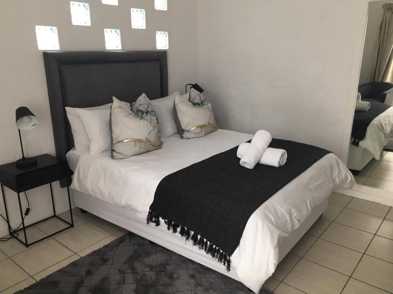 Standard Double Room - Photo 5