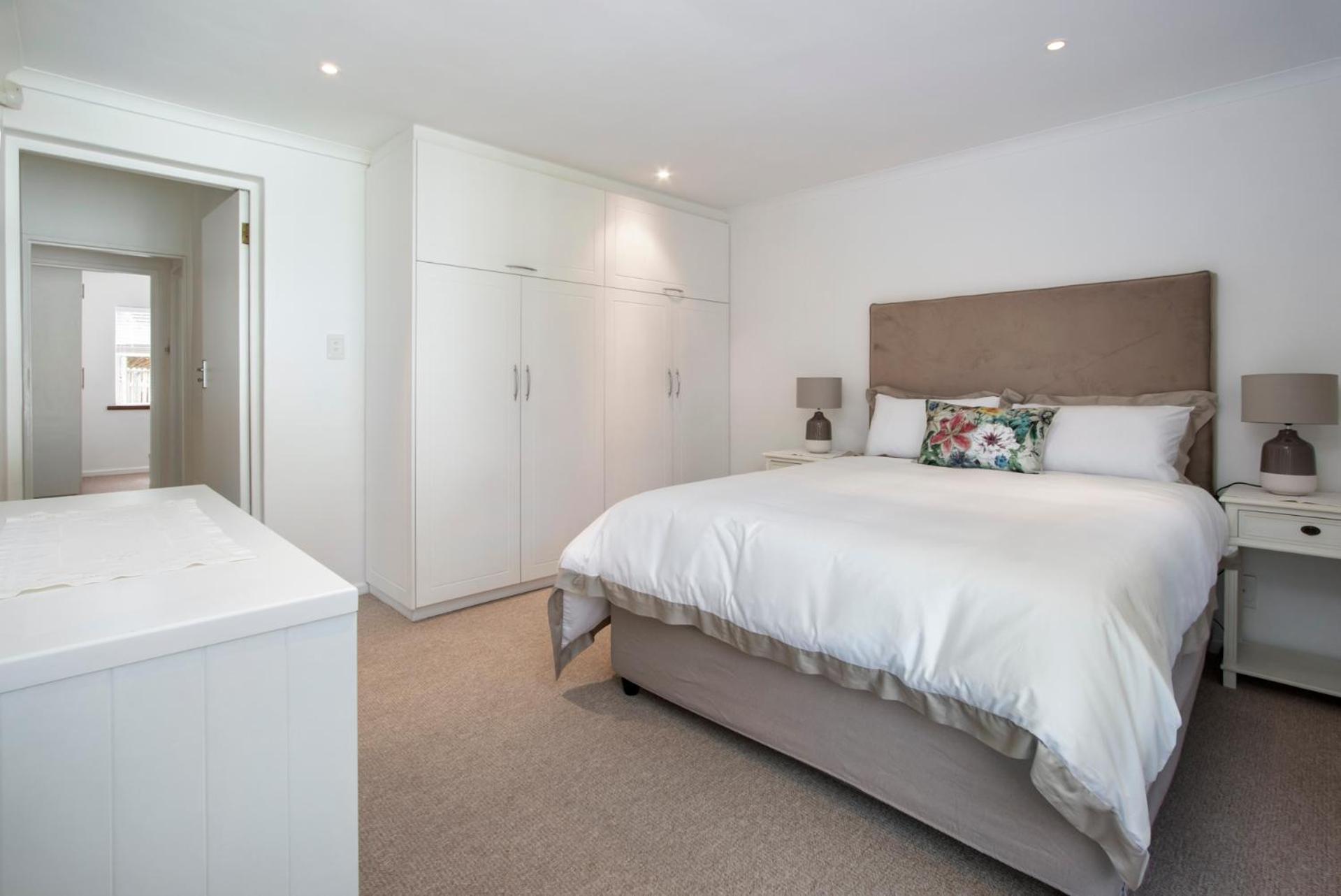 Three-Bedroom House - Photo 2