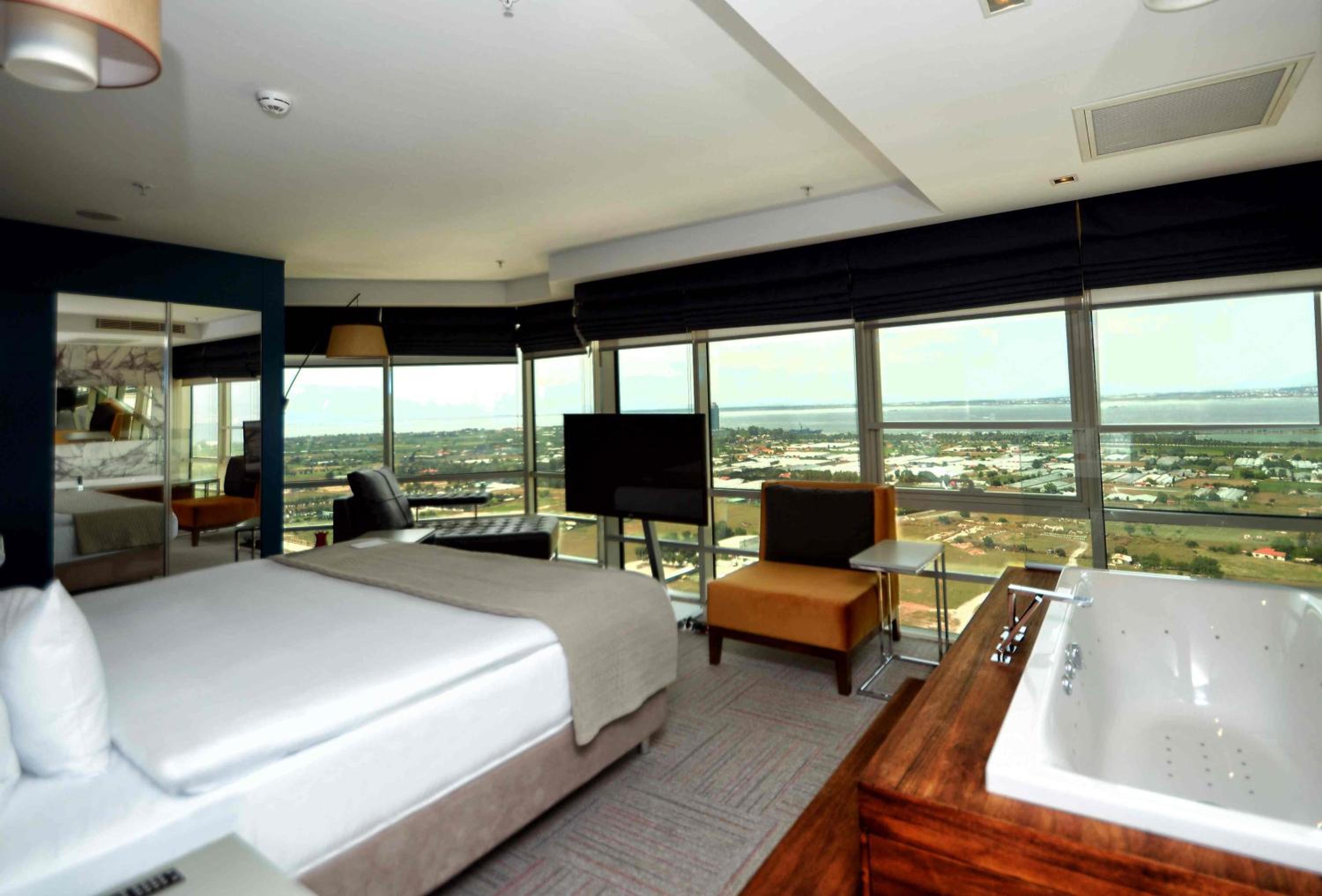 Corner Suite Room with Seaview