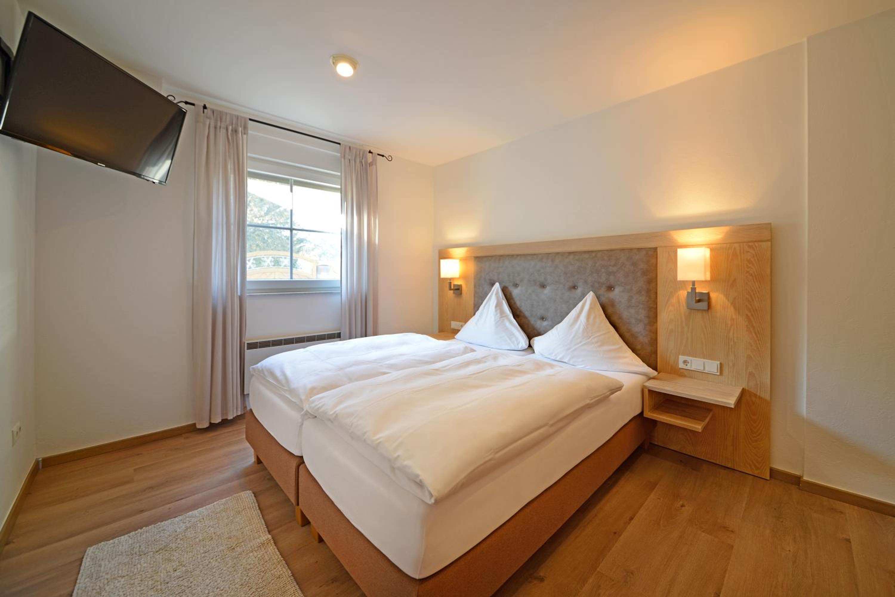 Apartment with Terrace - Photo 4