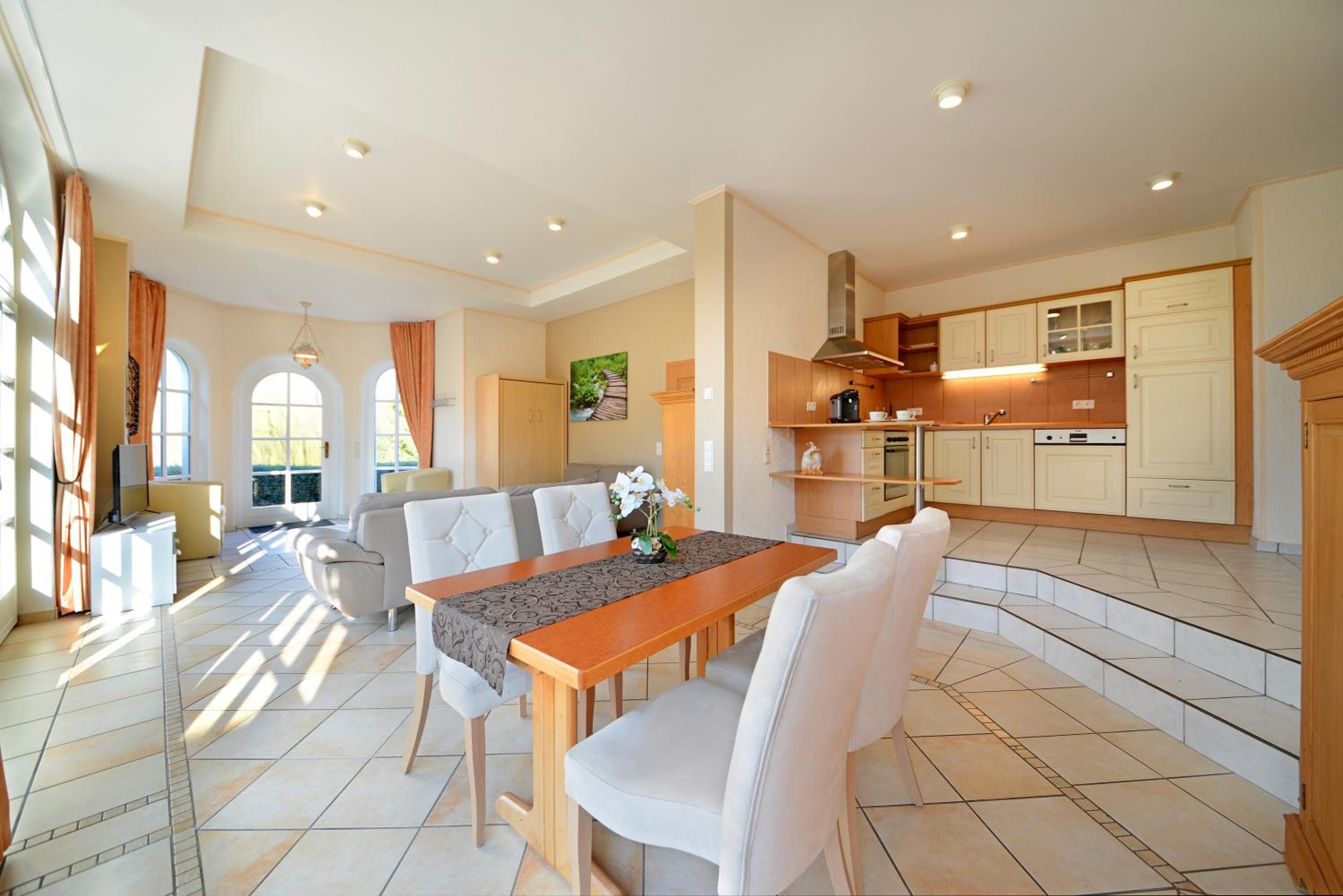 Apartment with Terrace - Photo 2