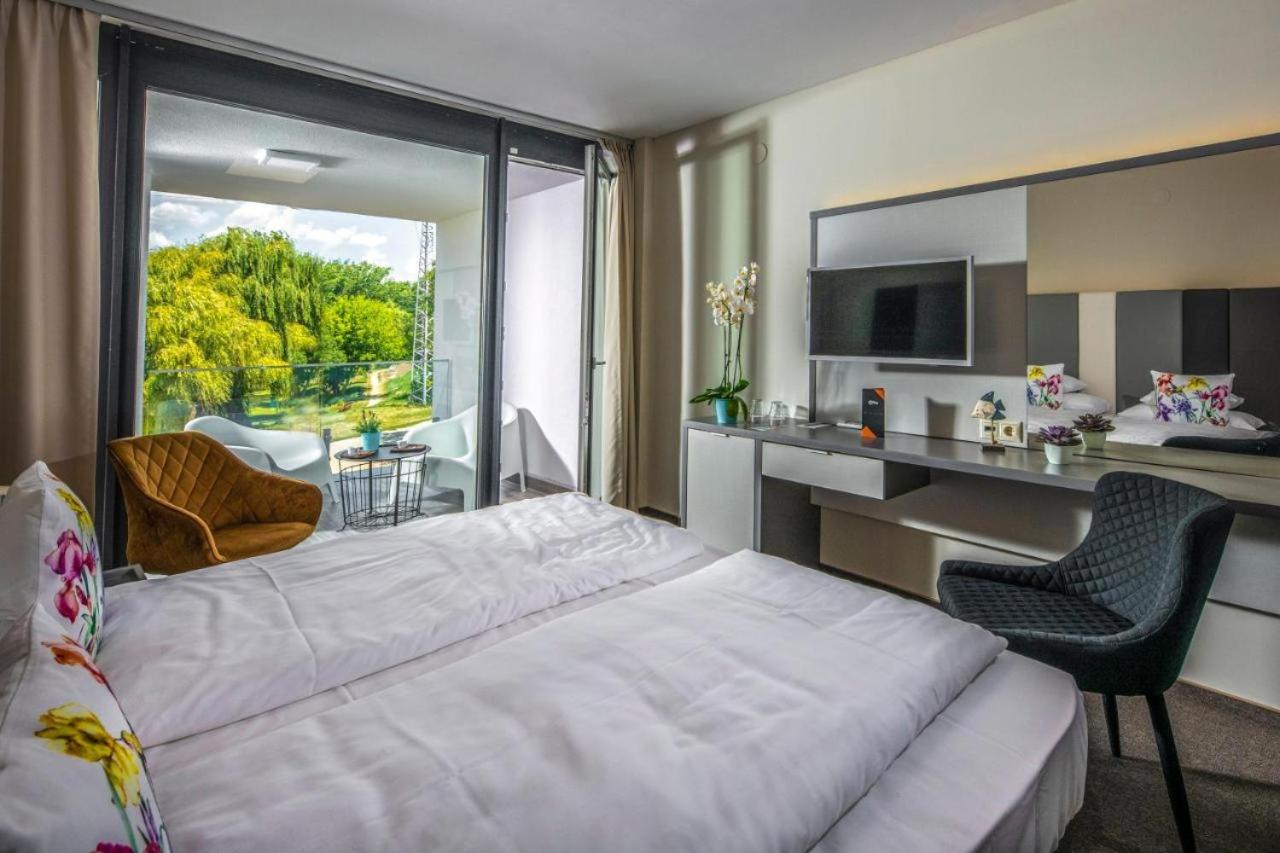 Standard Double or Twin Room with Balcony - Photo 1