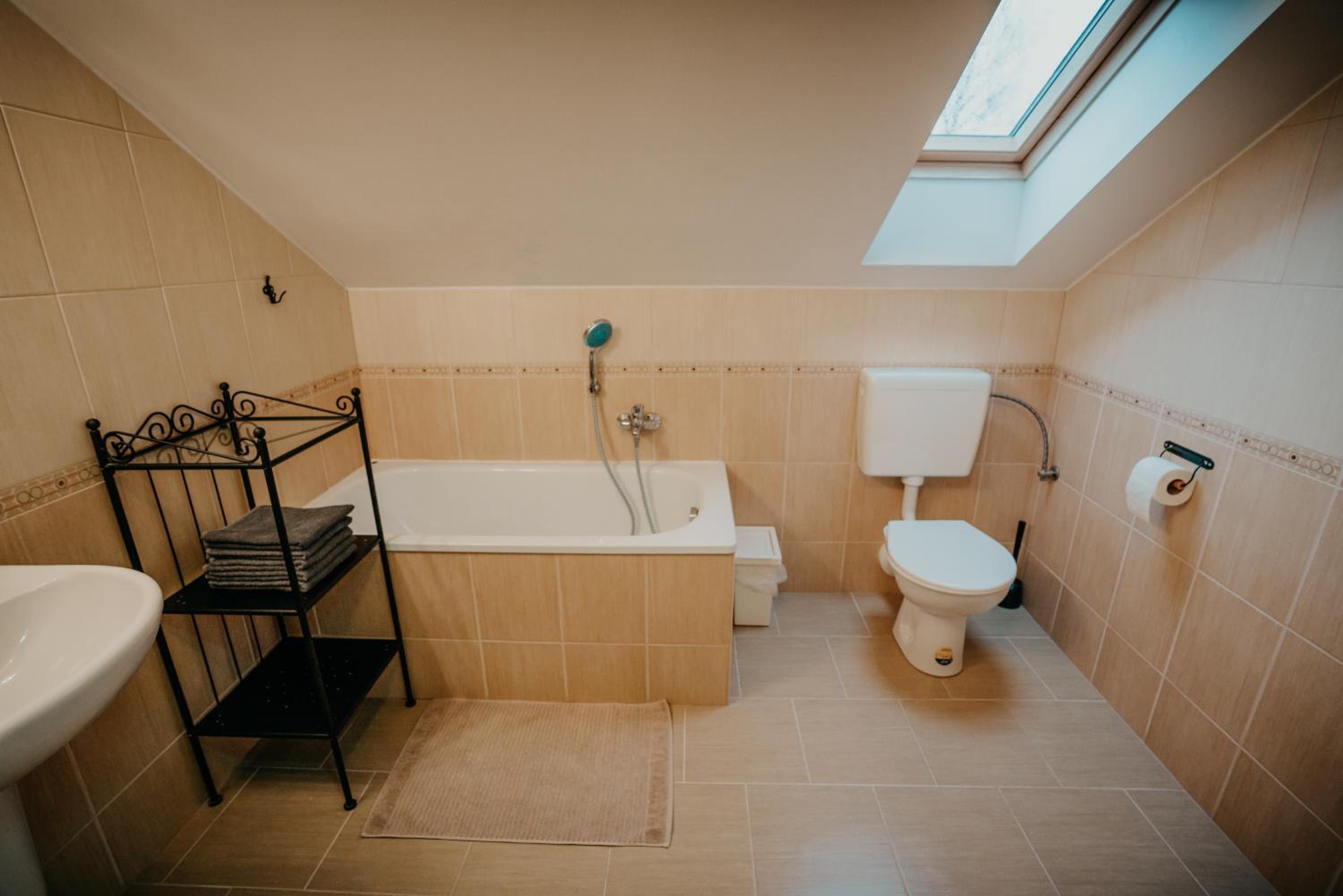 Standard Suite - Photo 6