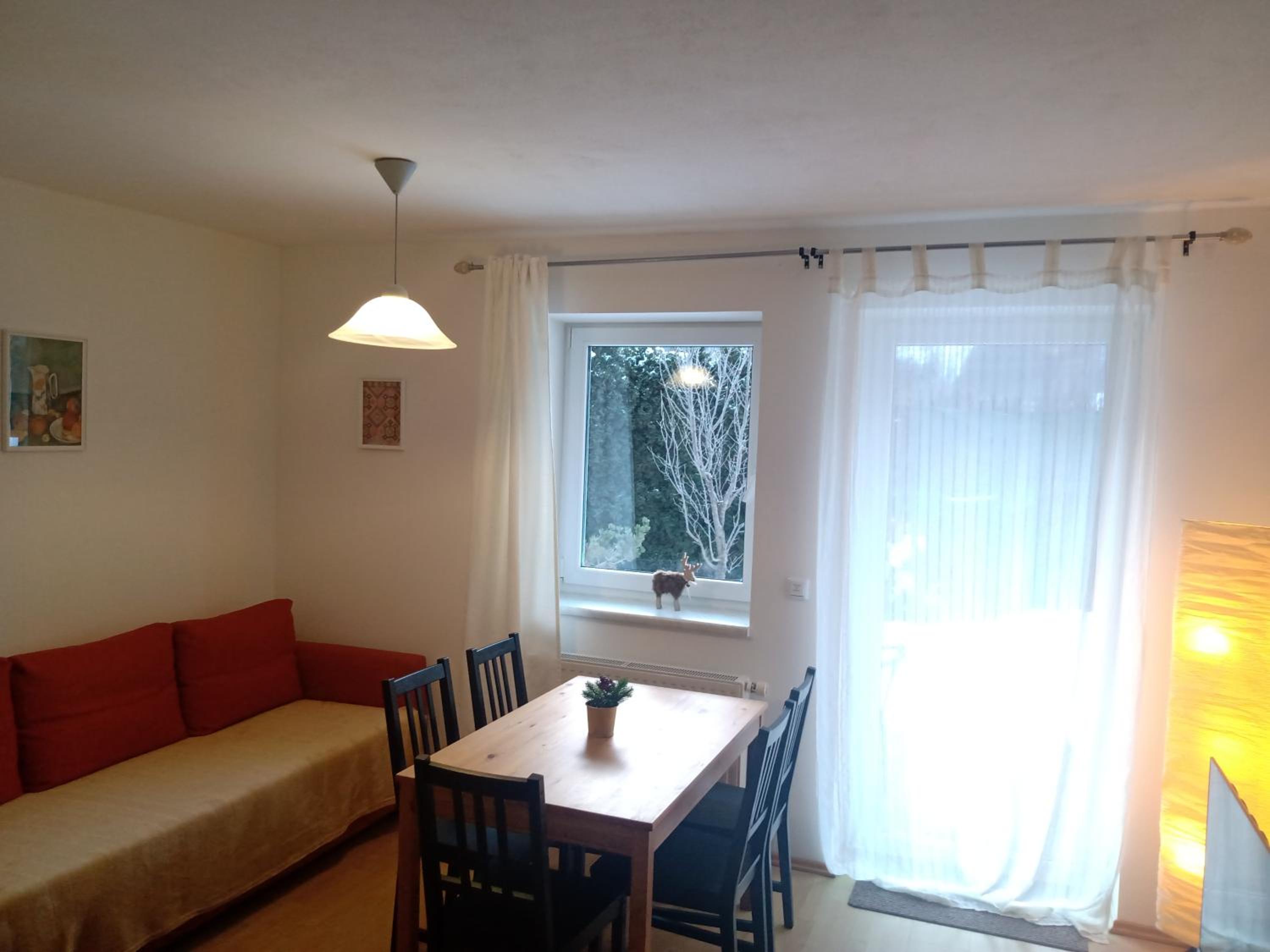 One-Bedroom Apartment - Photo 2