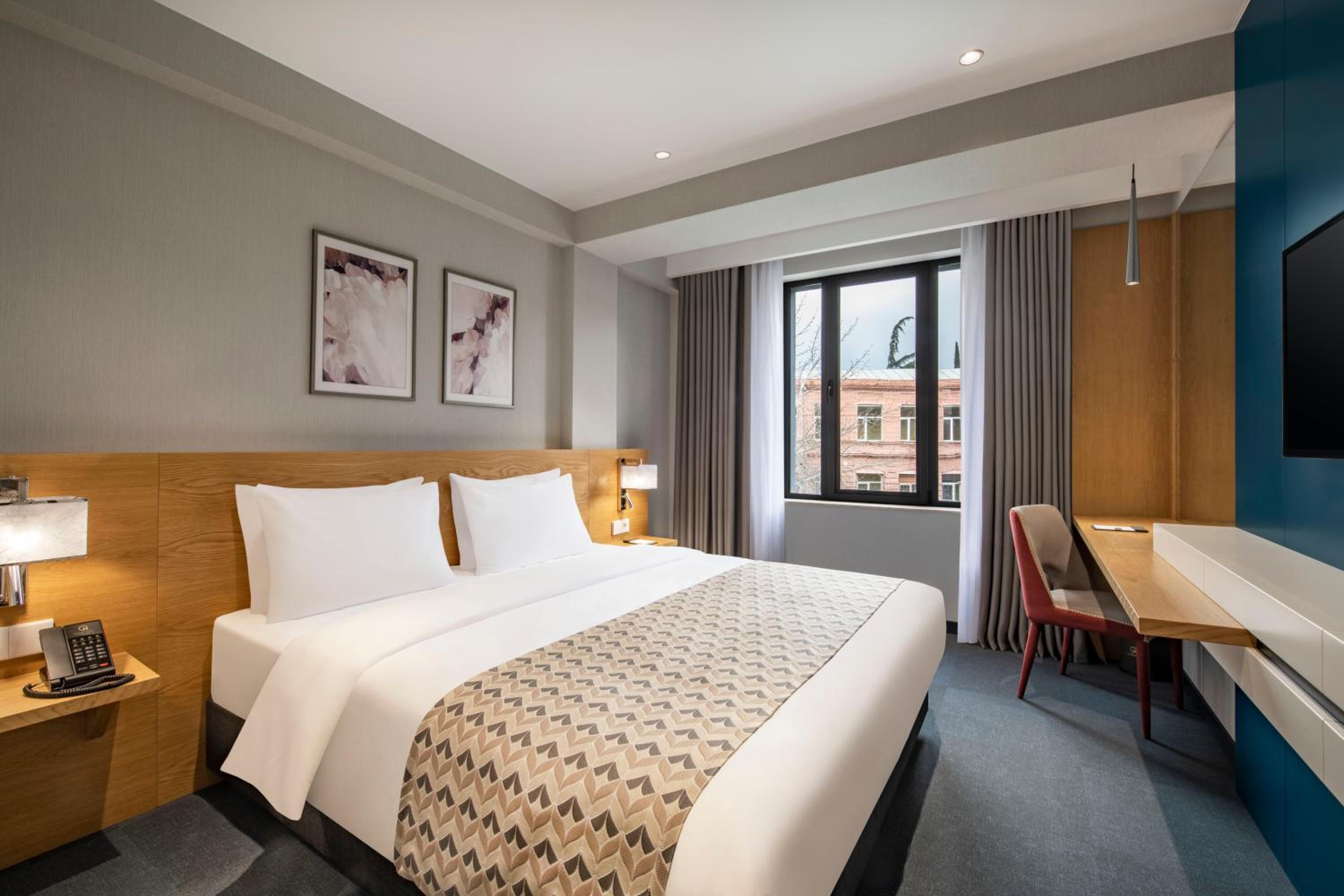 Standard Double or Twin Room - Photo 11