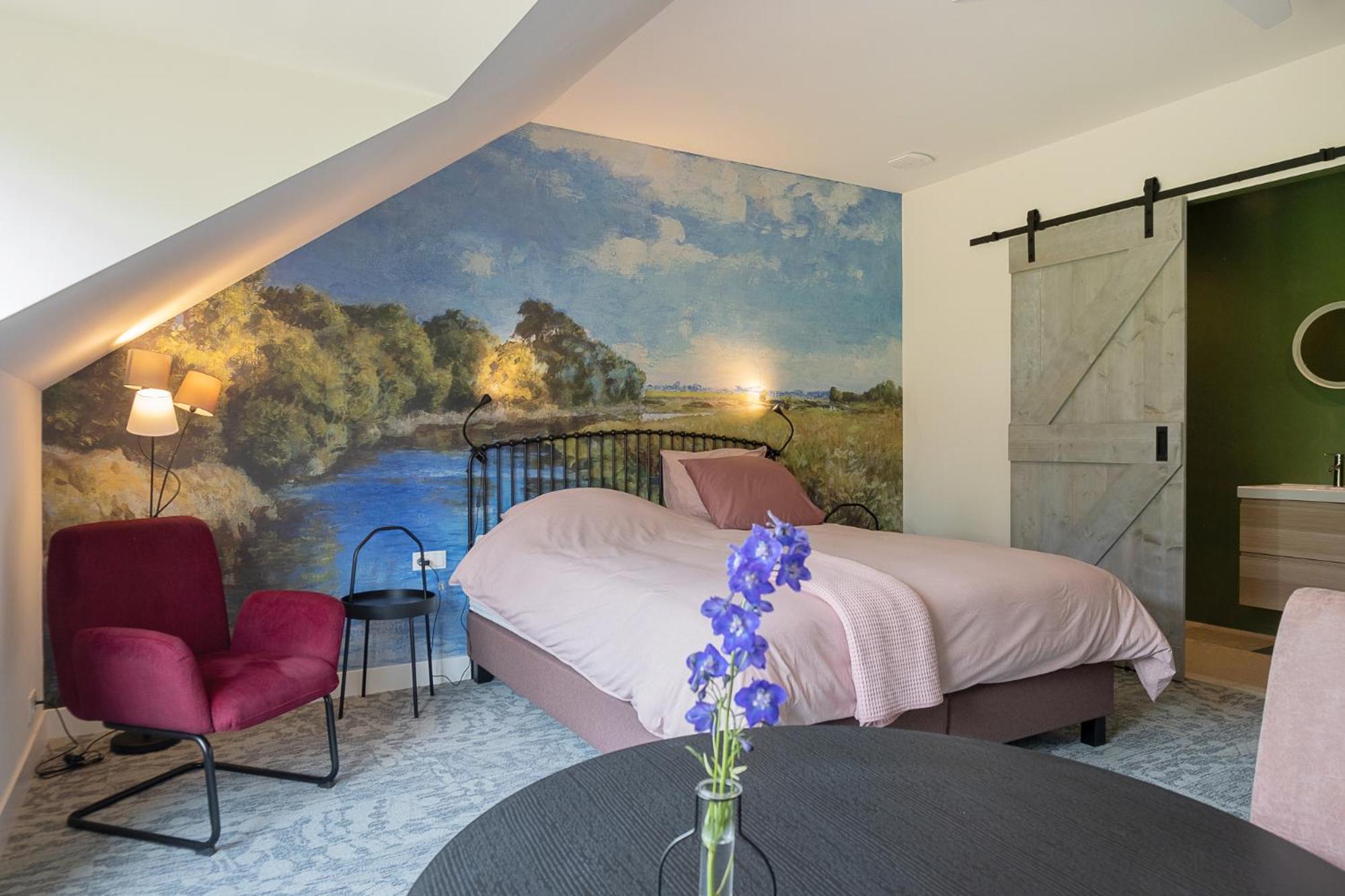 Deluxe King Room photo 1