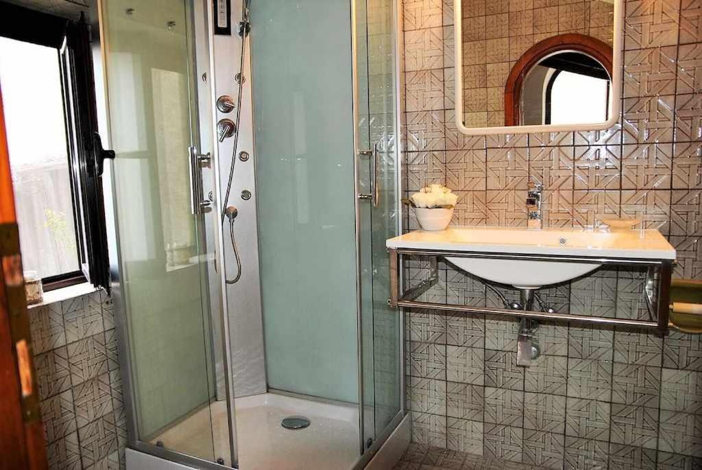 Apartment with Sea View - Photo 4