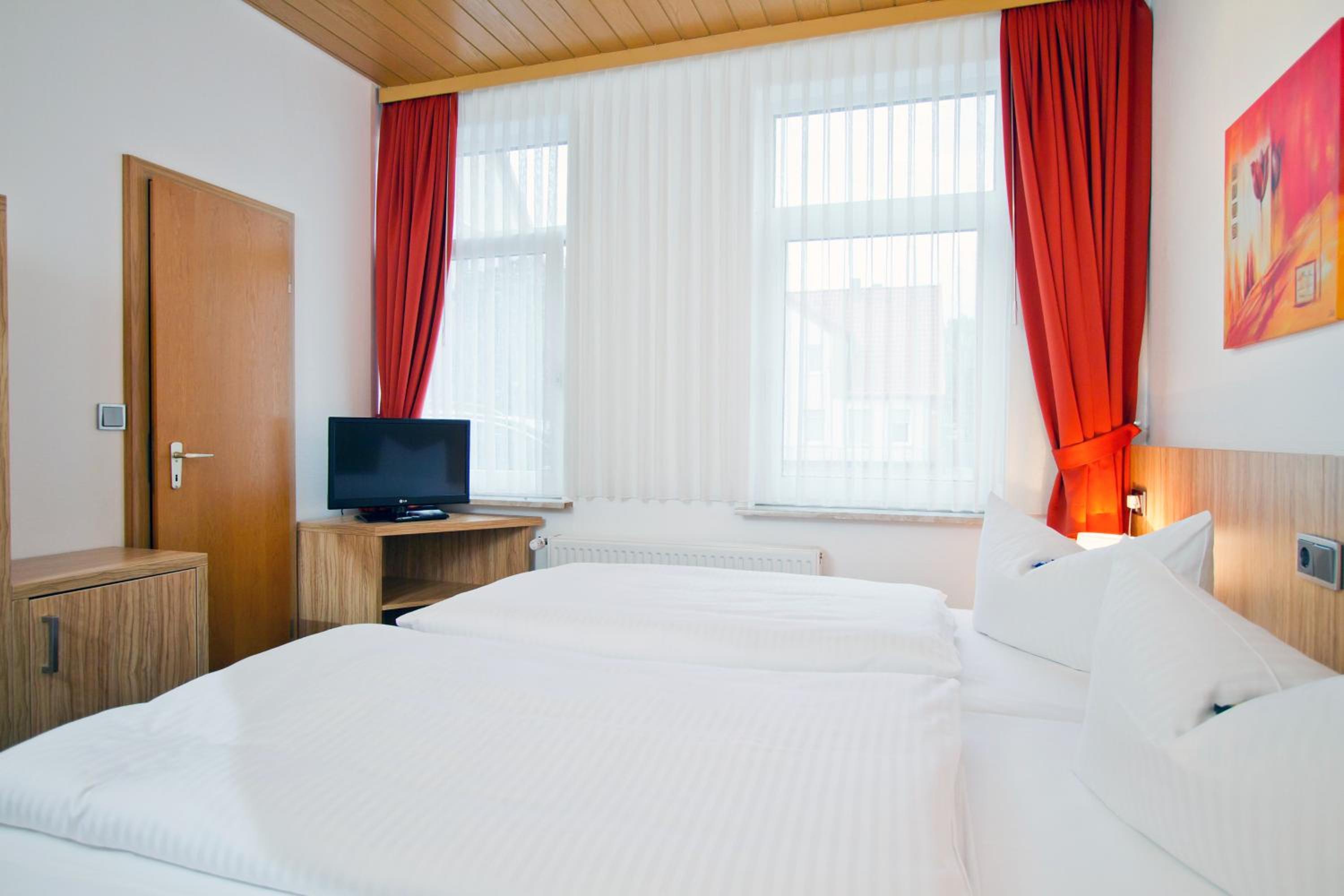 Economy Double Room photo 3