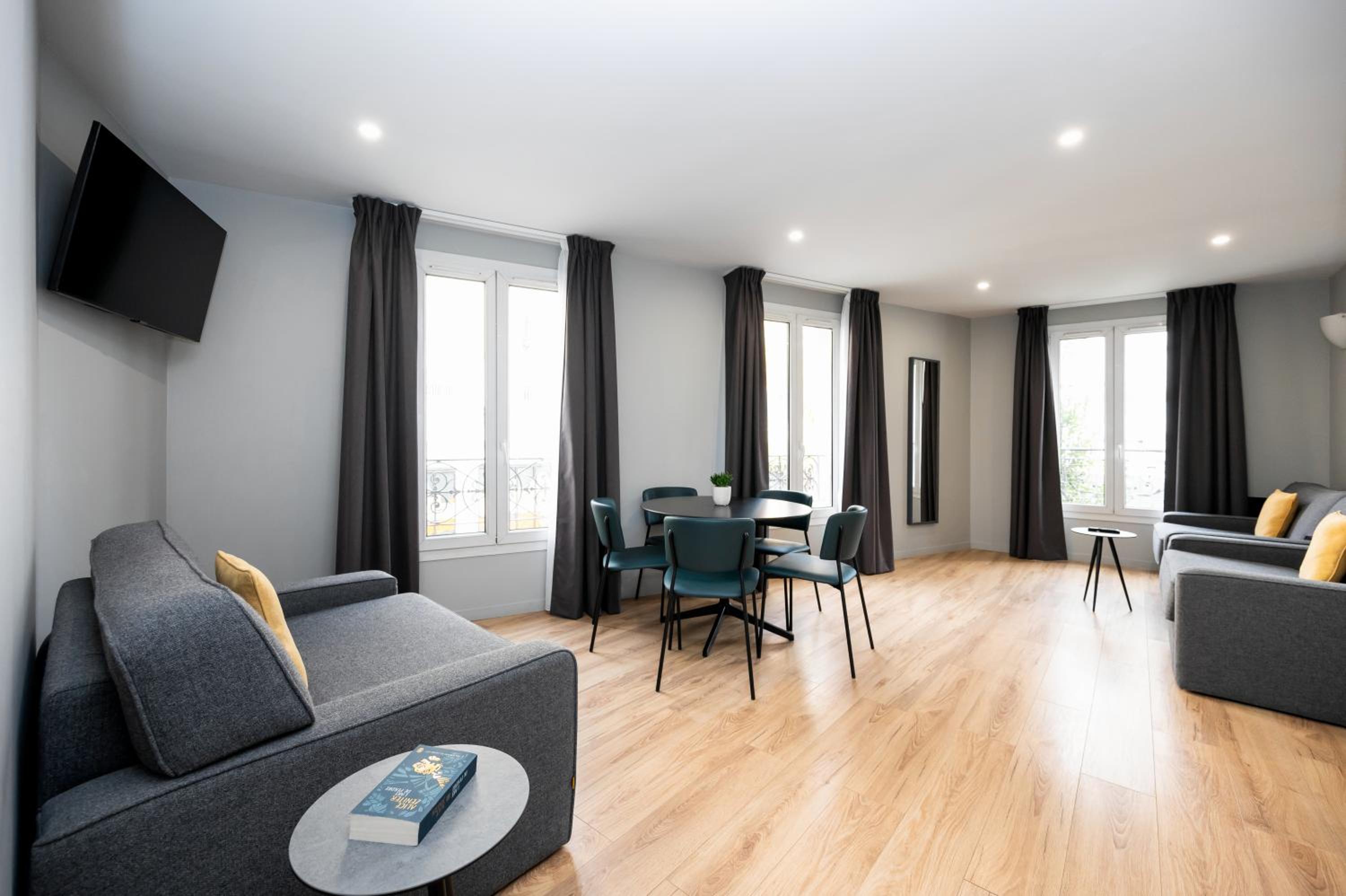 One-Bedroom Apartment (5 Adults) photo 3