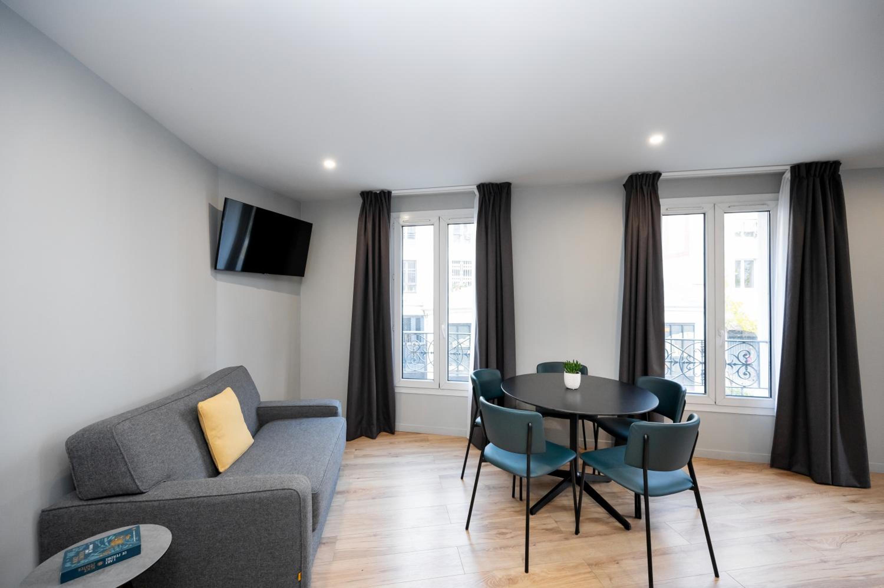 One-Bedroom Apartment (5 Adults) photo 3