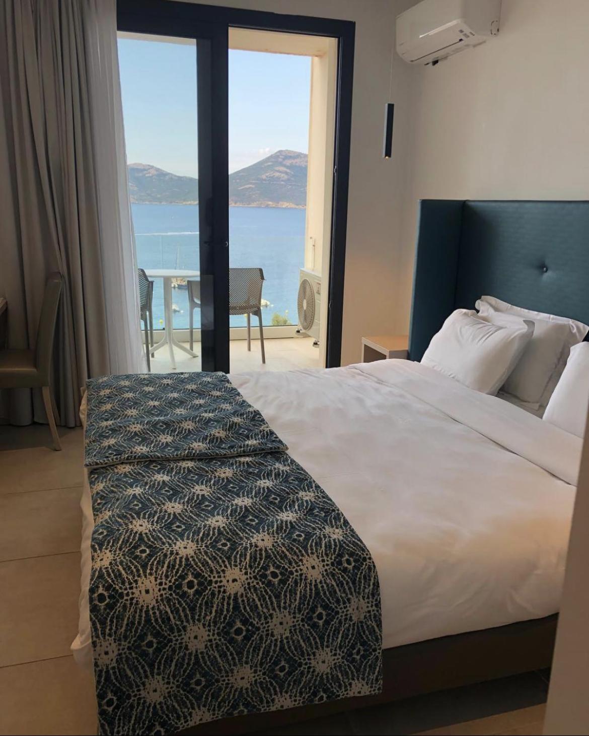 Double Room with Sea View - Photo 13